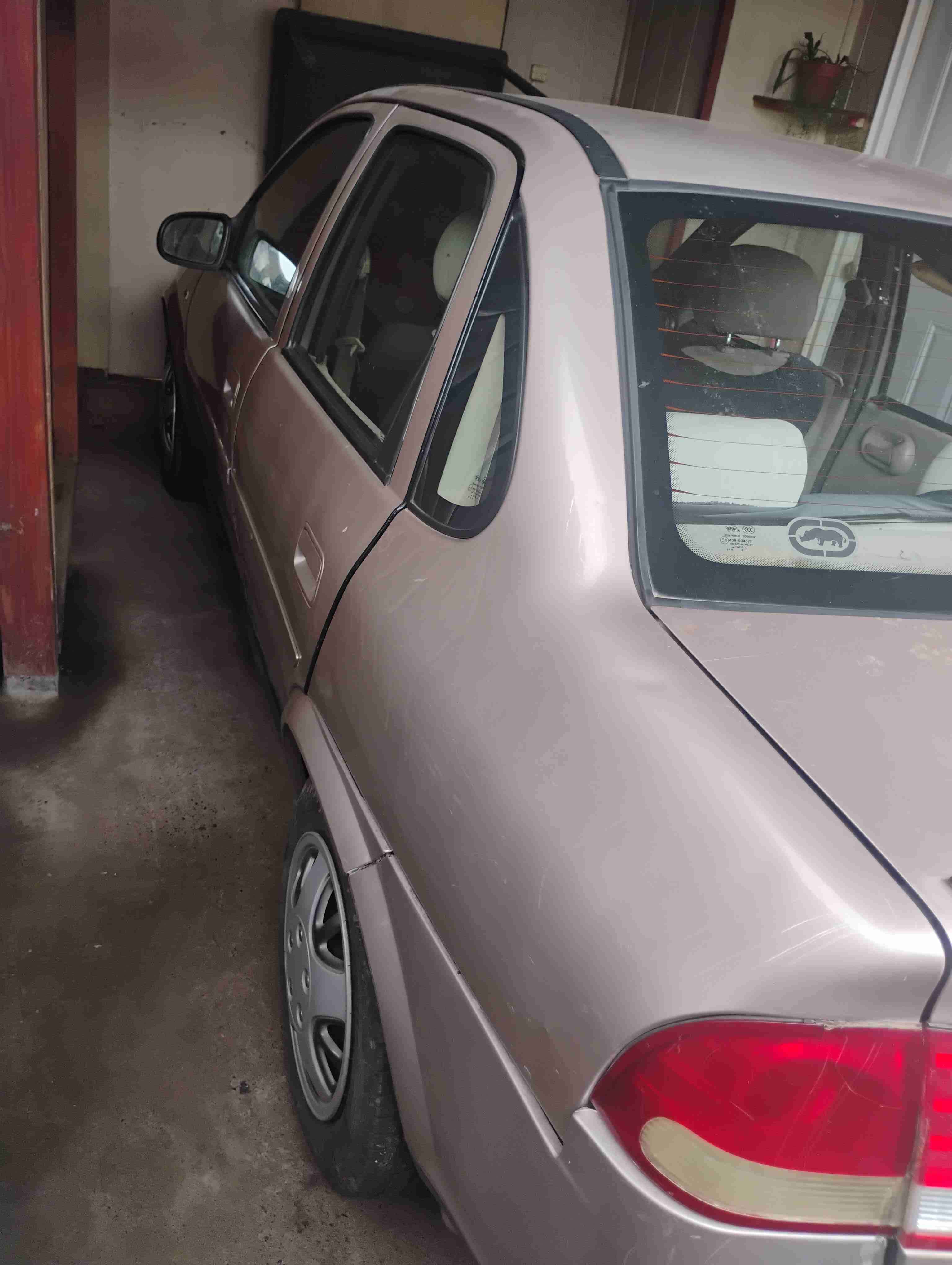 Auto usado en buen estado - miniatura 4