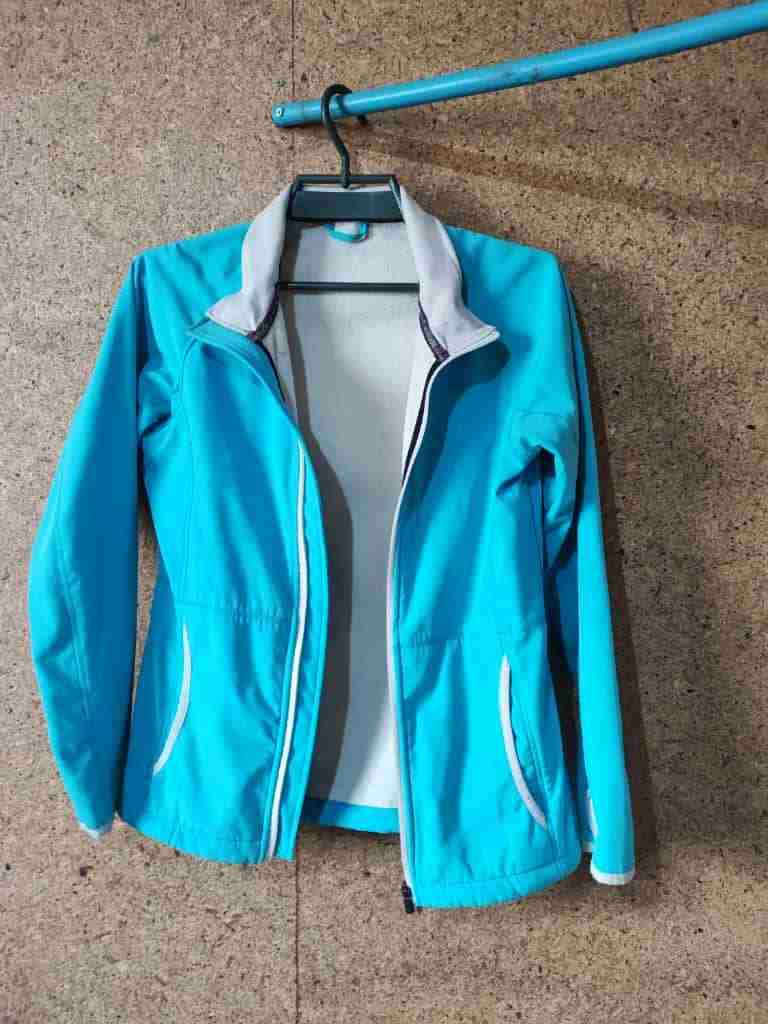 Abrigo acolchado turquesa con capucha - miniatura 4