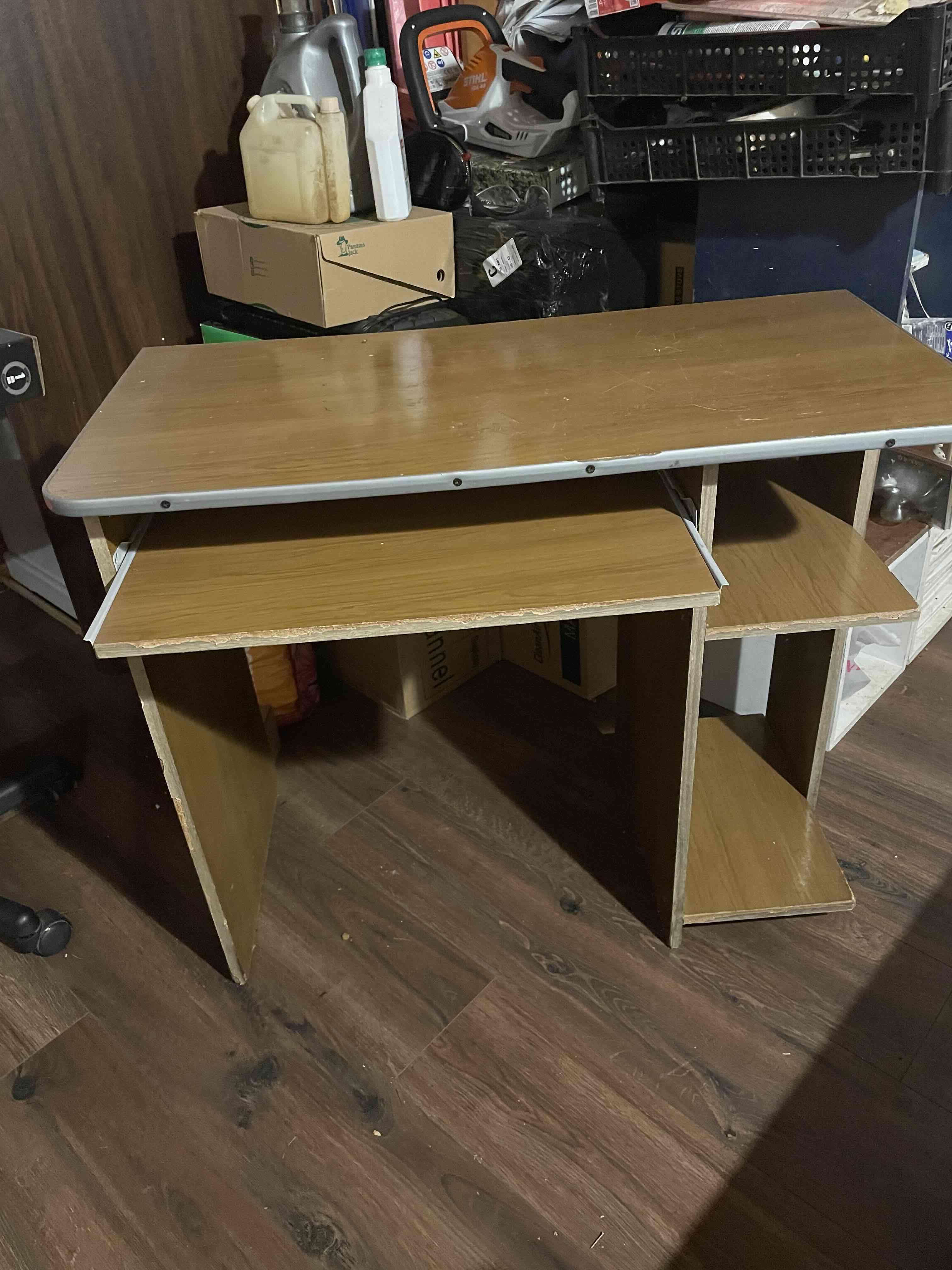 Escritorio pequeño de madera