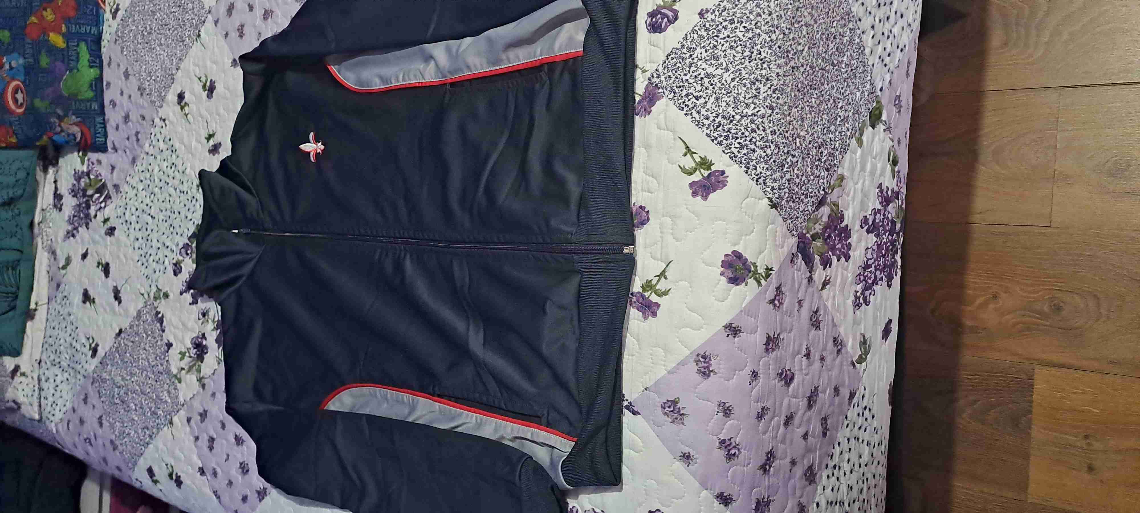 Polerón negro con bordado - miniatura 2