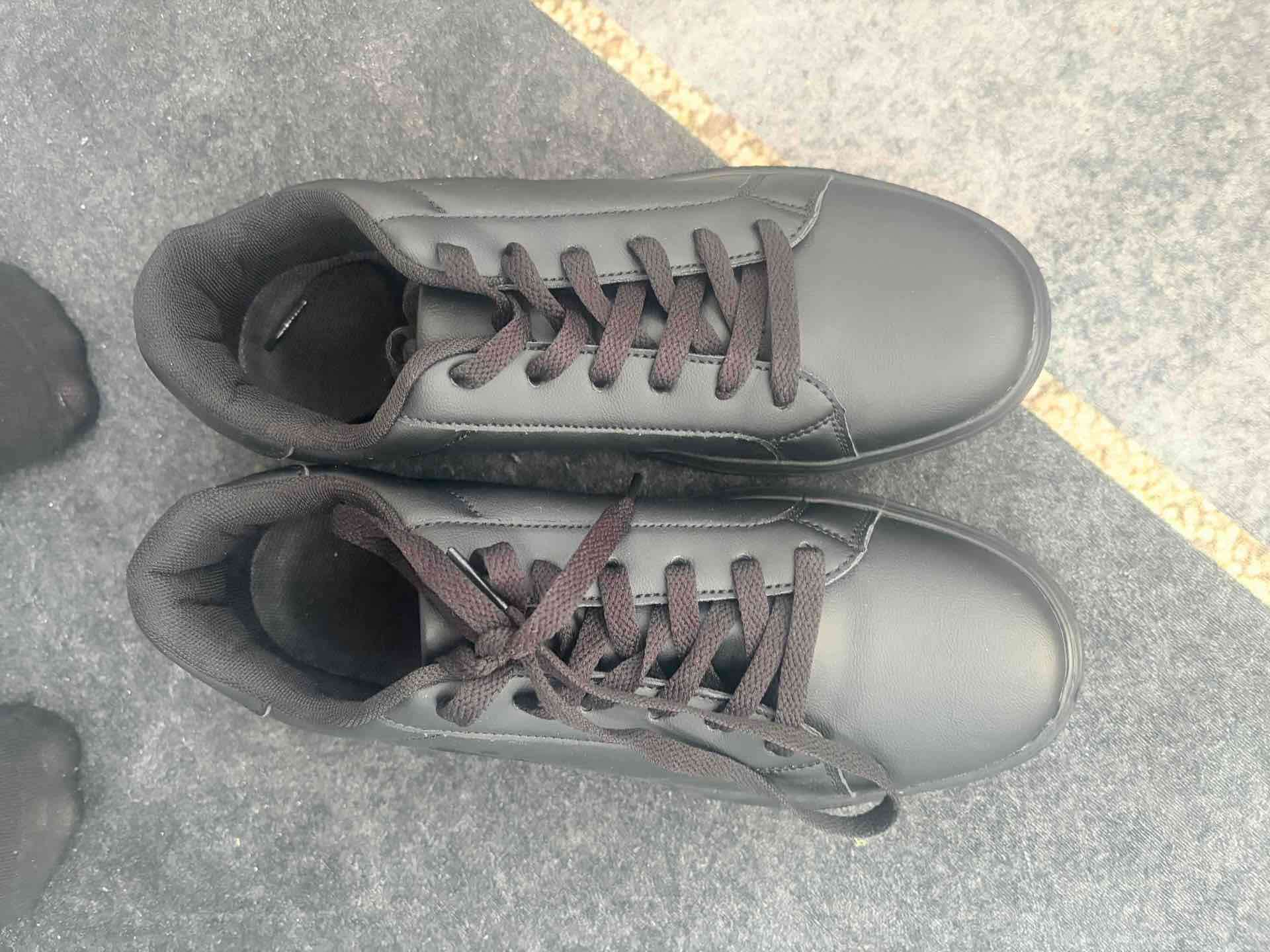 Zapatillas negras de cuero sintético - miniatura 1