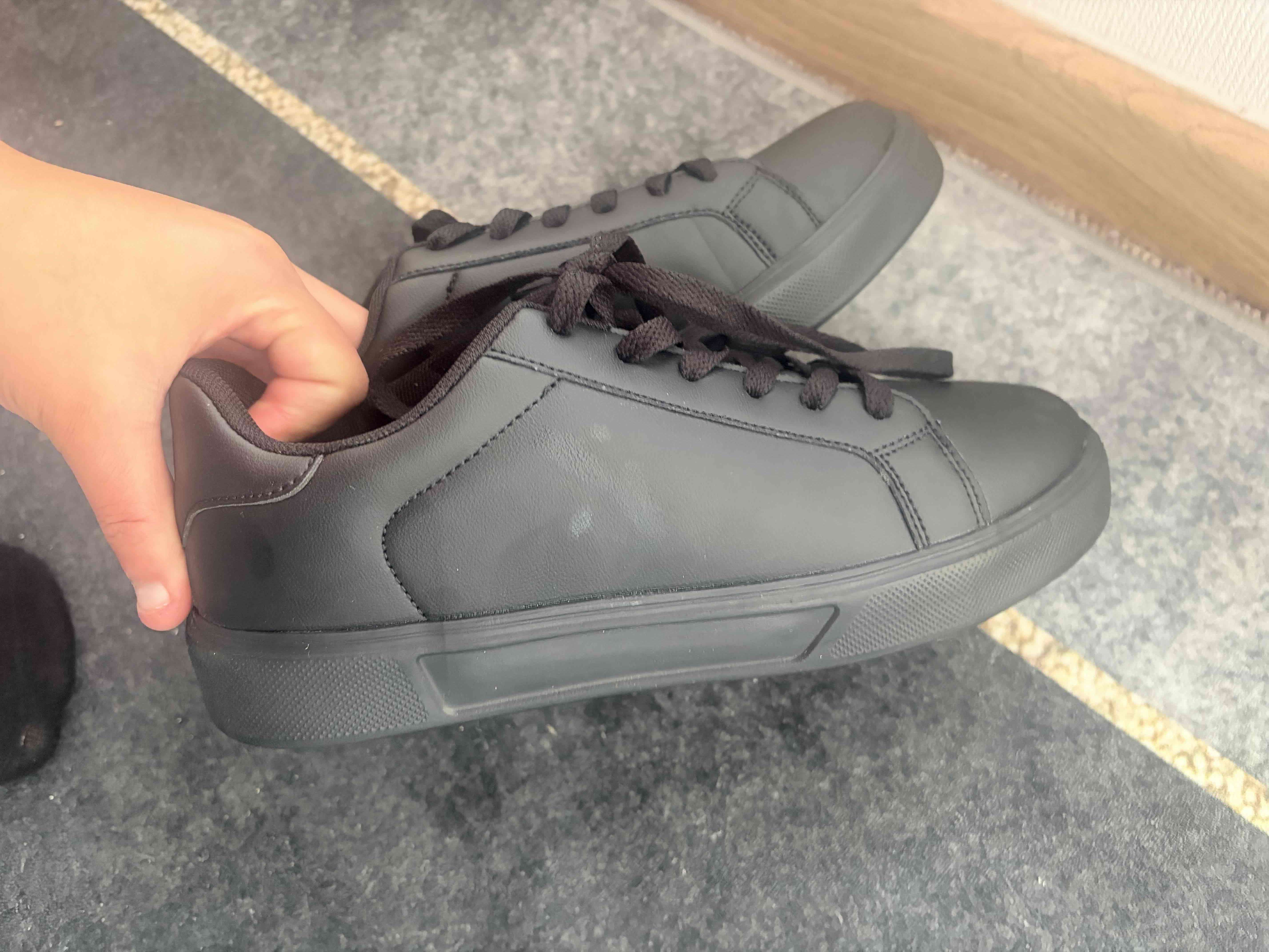 Zapatillas negras de cuero sintético - miniatura 2