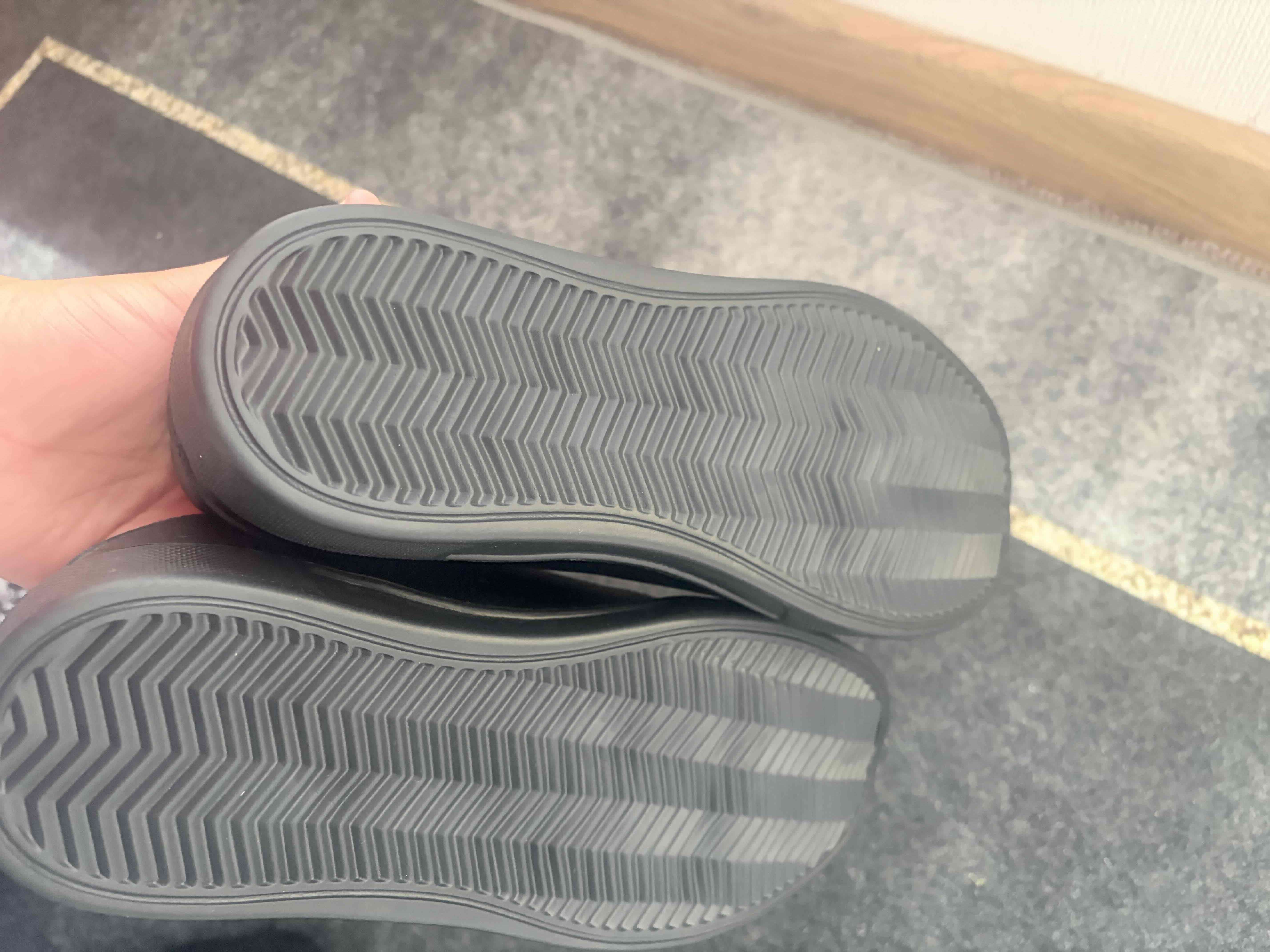 Zapatillas negras de cuero sintético - miniatura 3