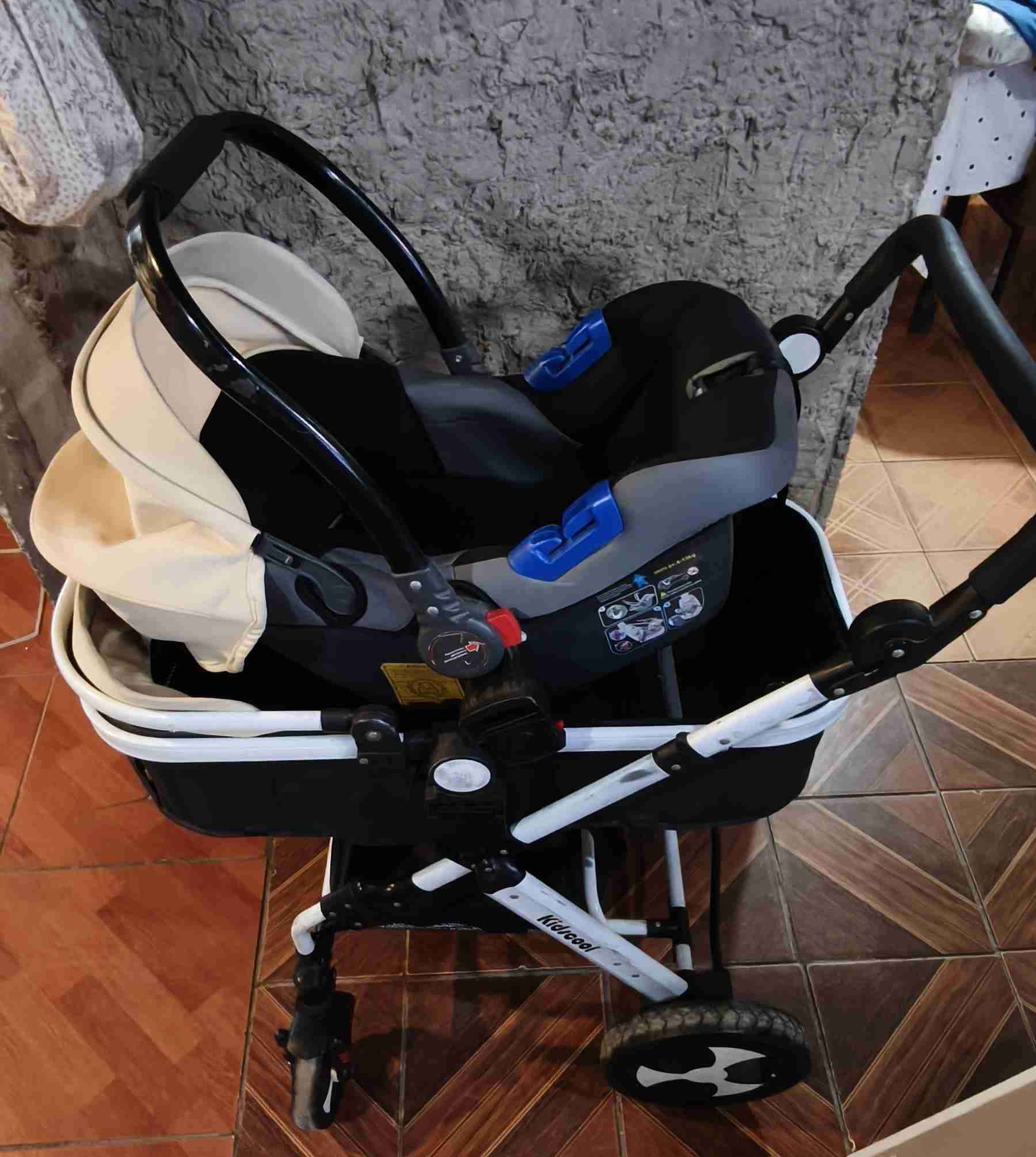 Coche de bebé con silla