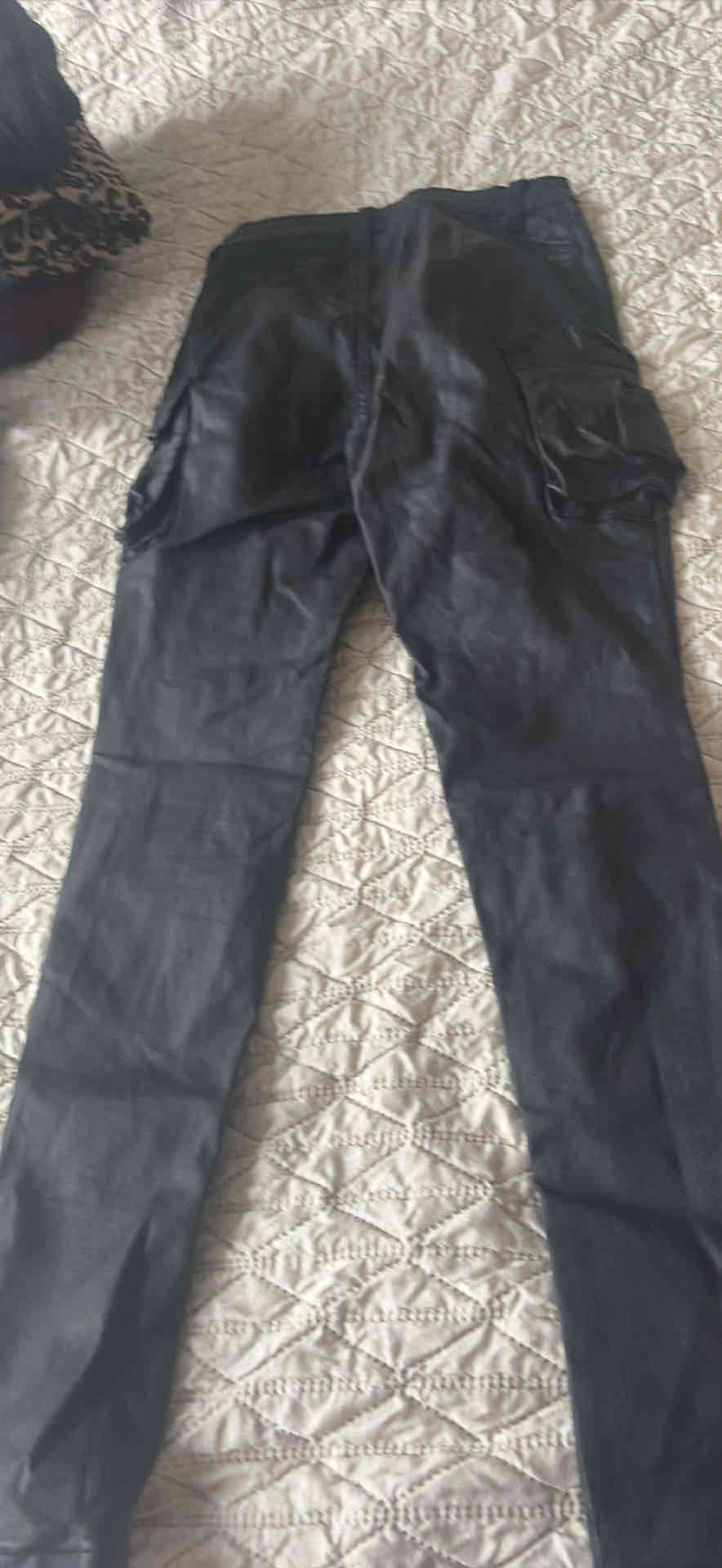 Pantalones cargo negros - miniatura 2