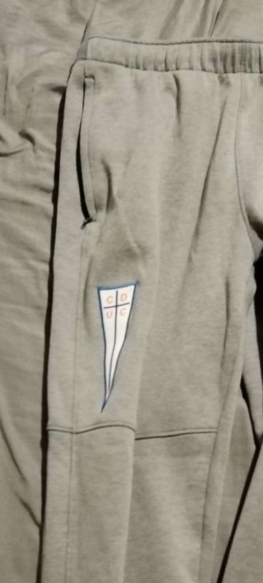 Pantalón  Universidad Católica (UC) Talla M - miniatura 1