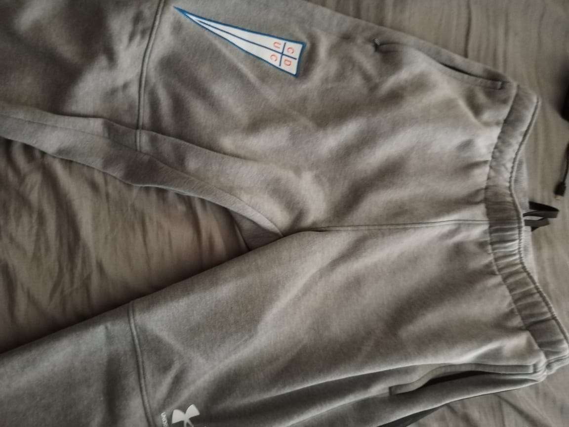 Pantalón  Universidad Católica (UC) Talla M - miniatura 2