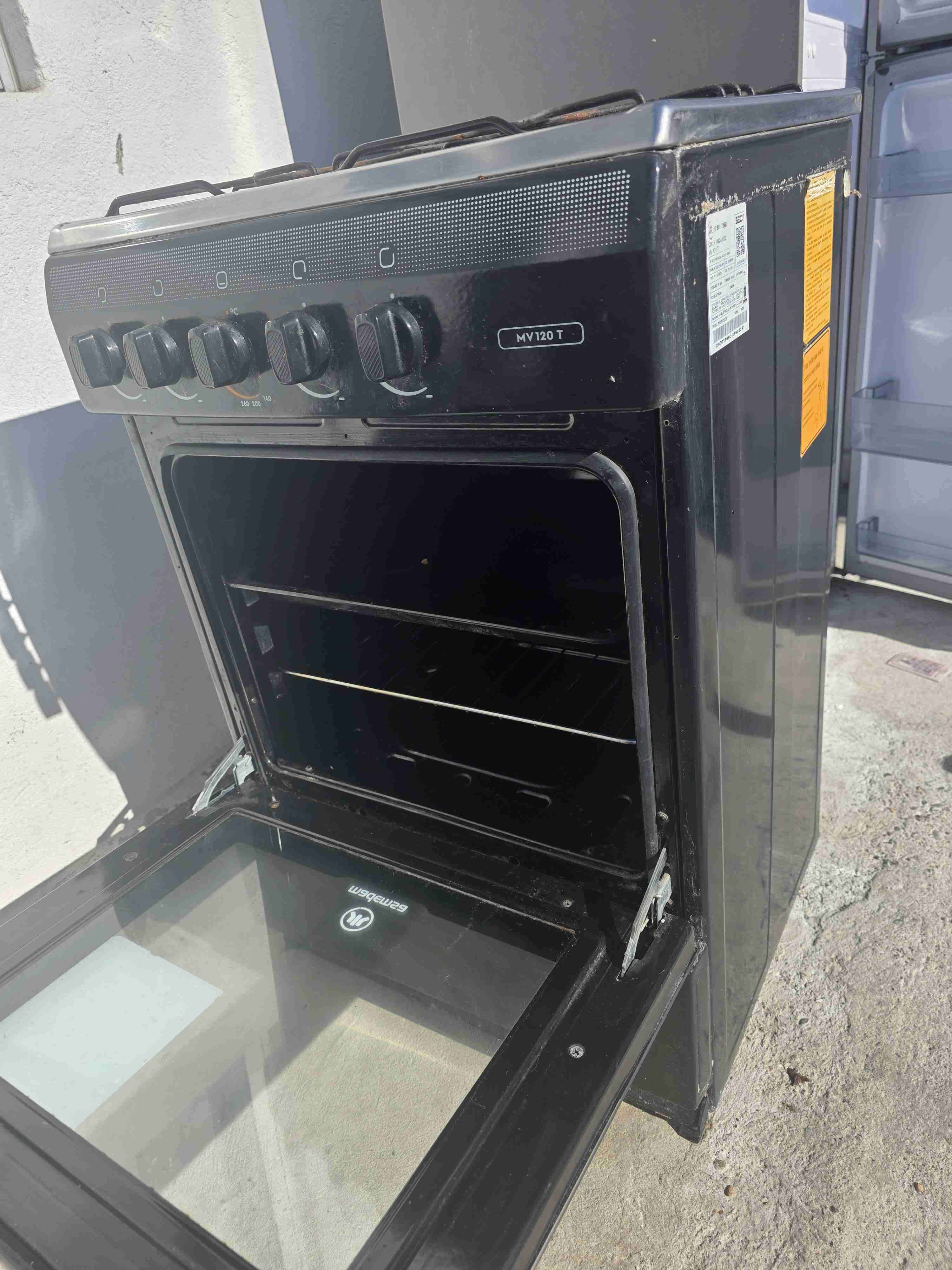 Cocina a gas negra - miniatura 1