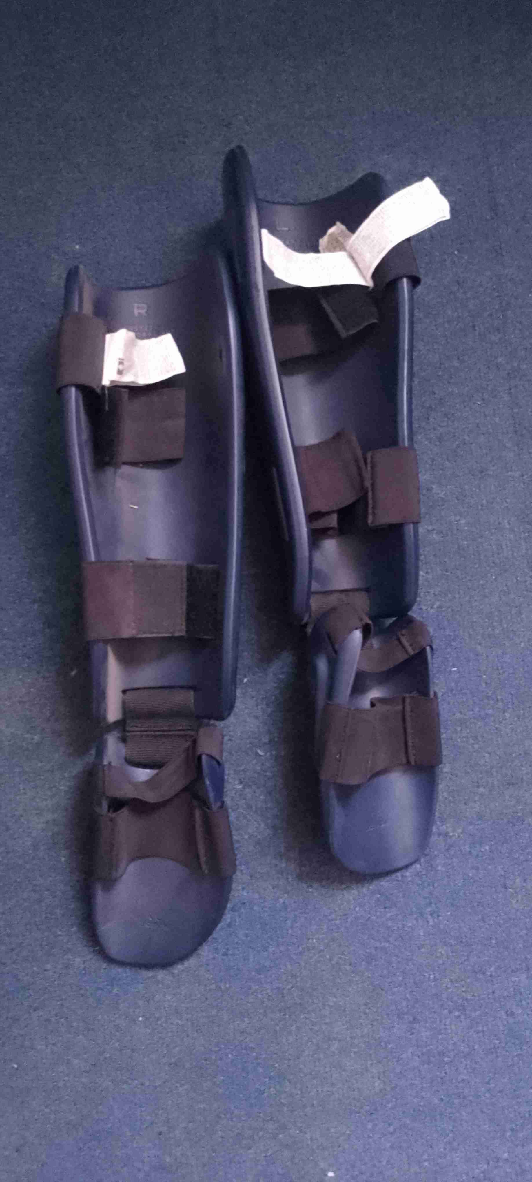 Canilleras azules para protección - miniatura 2