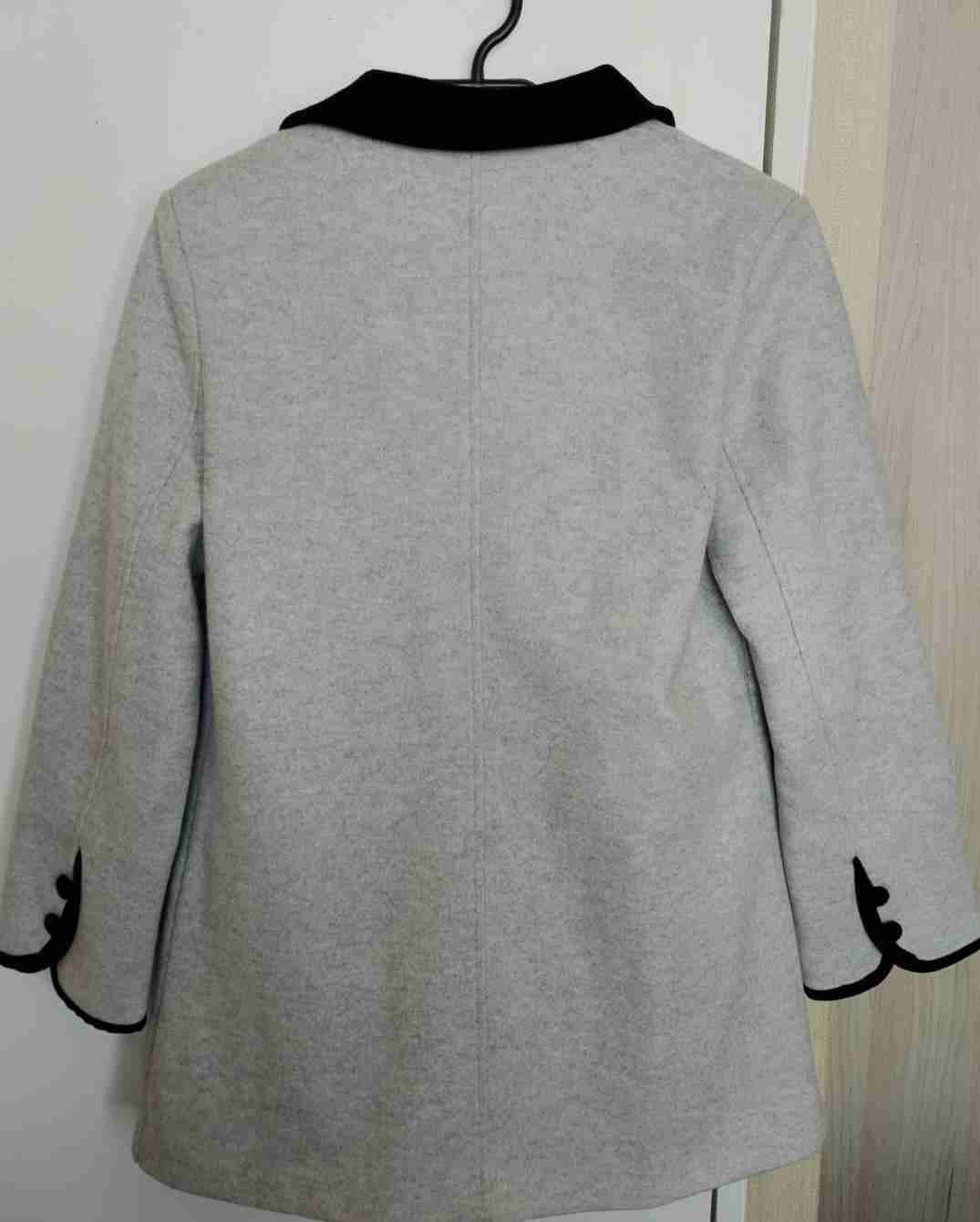 Chaqueta marinera gris con negro elegante - miniatura 4