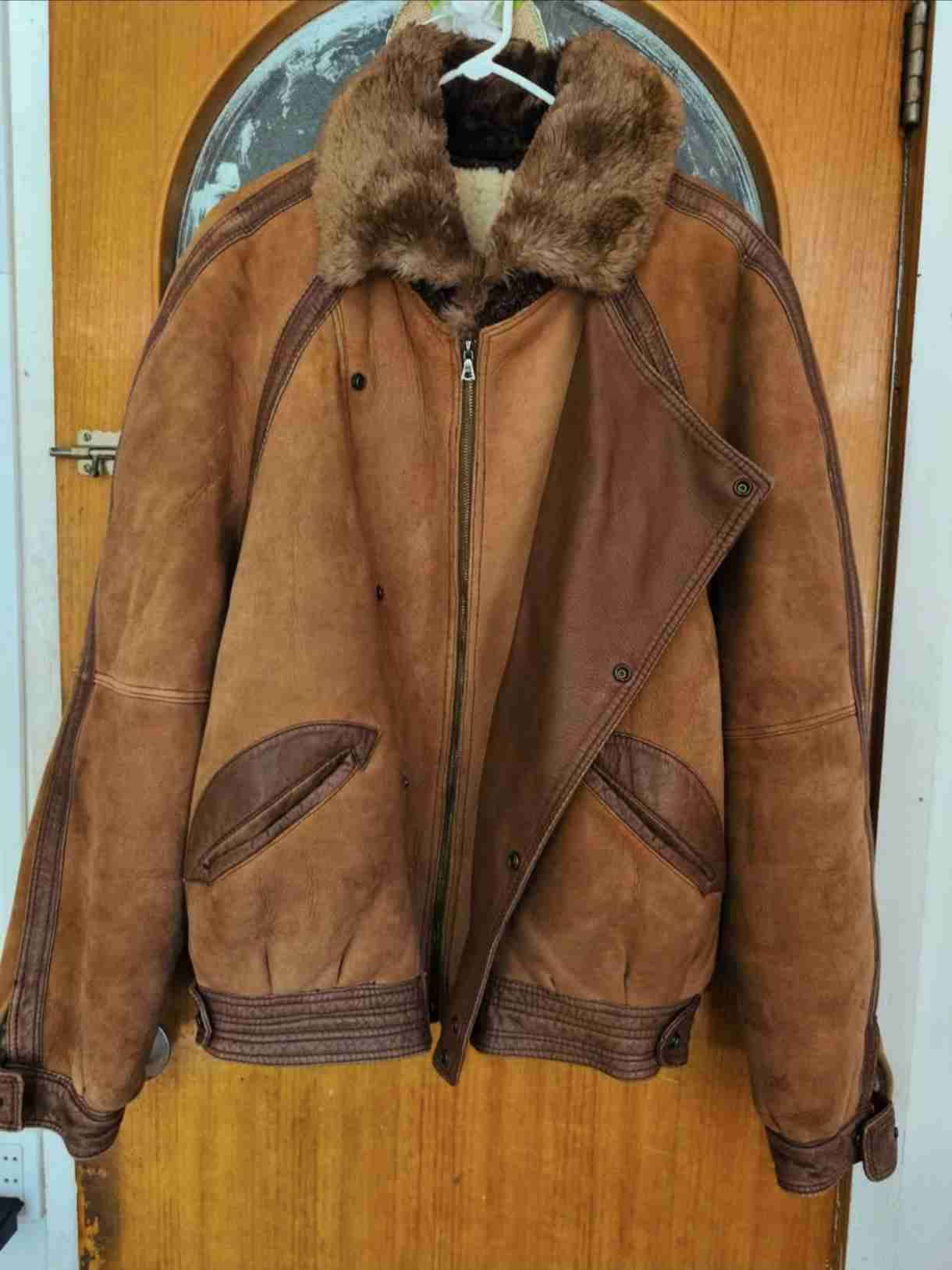 Chaqueta de cuero y chiporro - miniatura 2