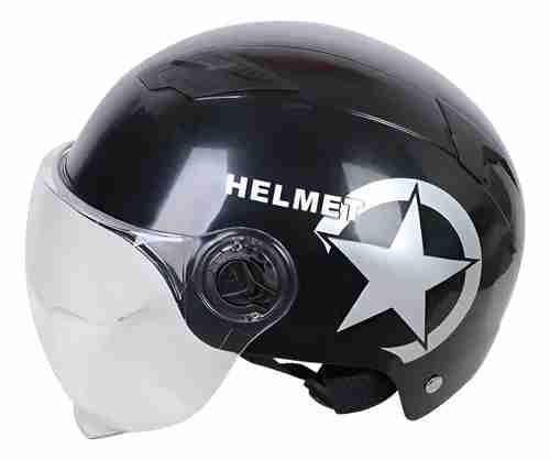 Casco de moto negro con visera