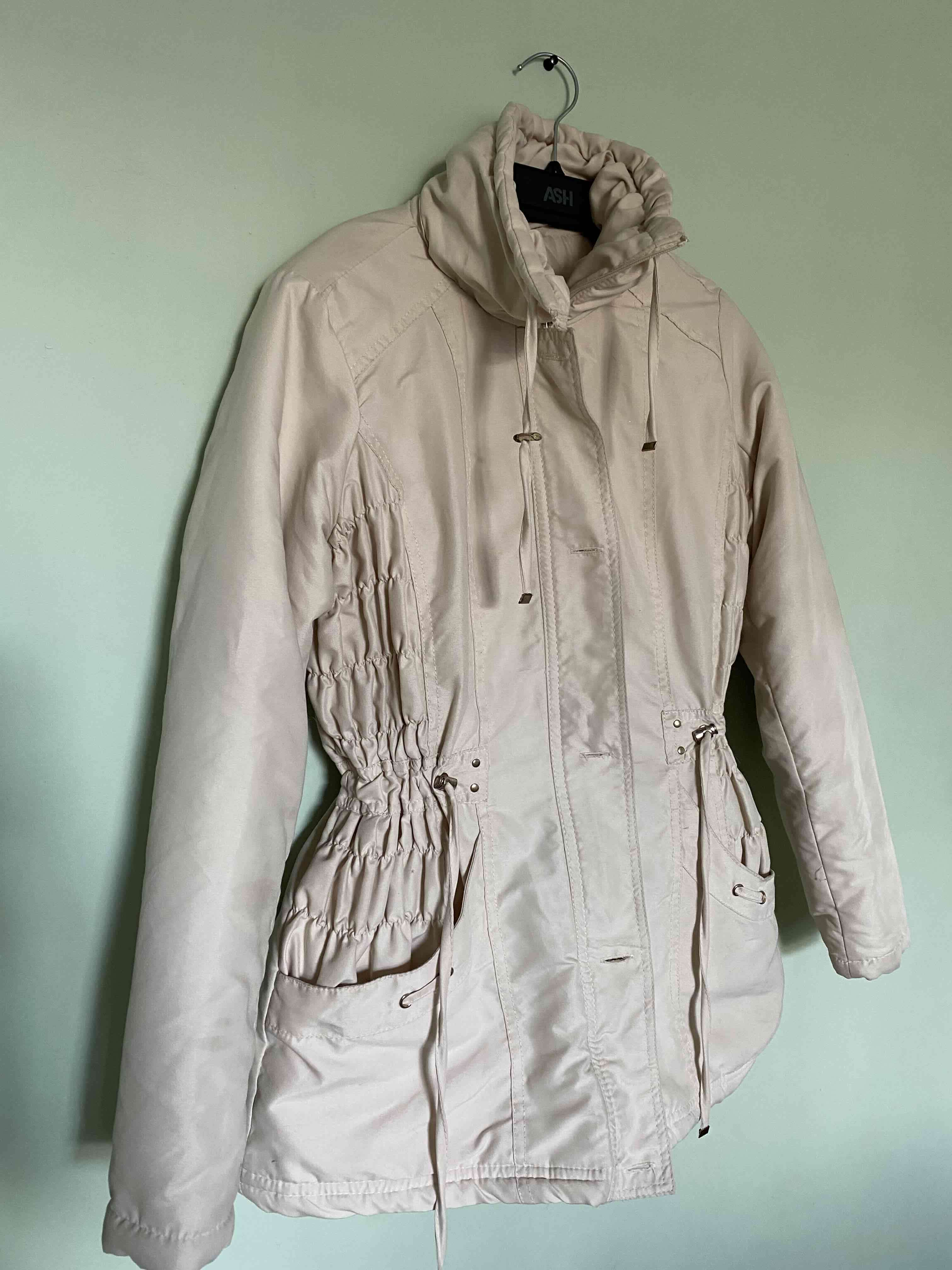 Chaqueta parka beige con cintura ajustable - miniatura 2