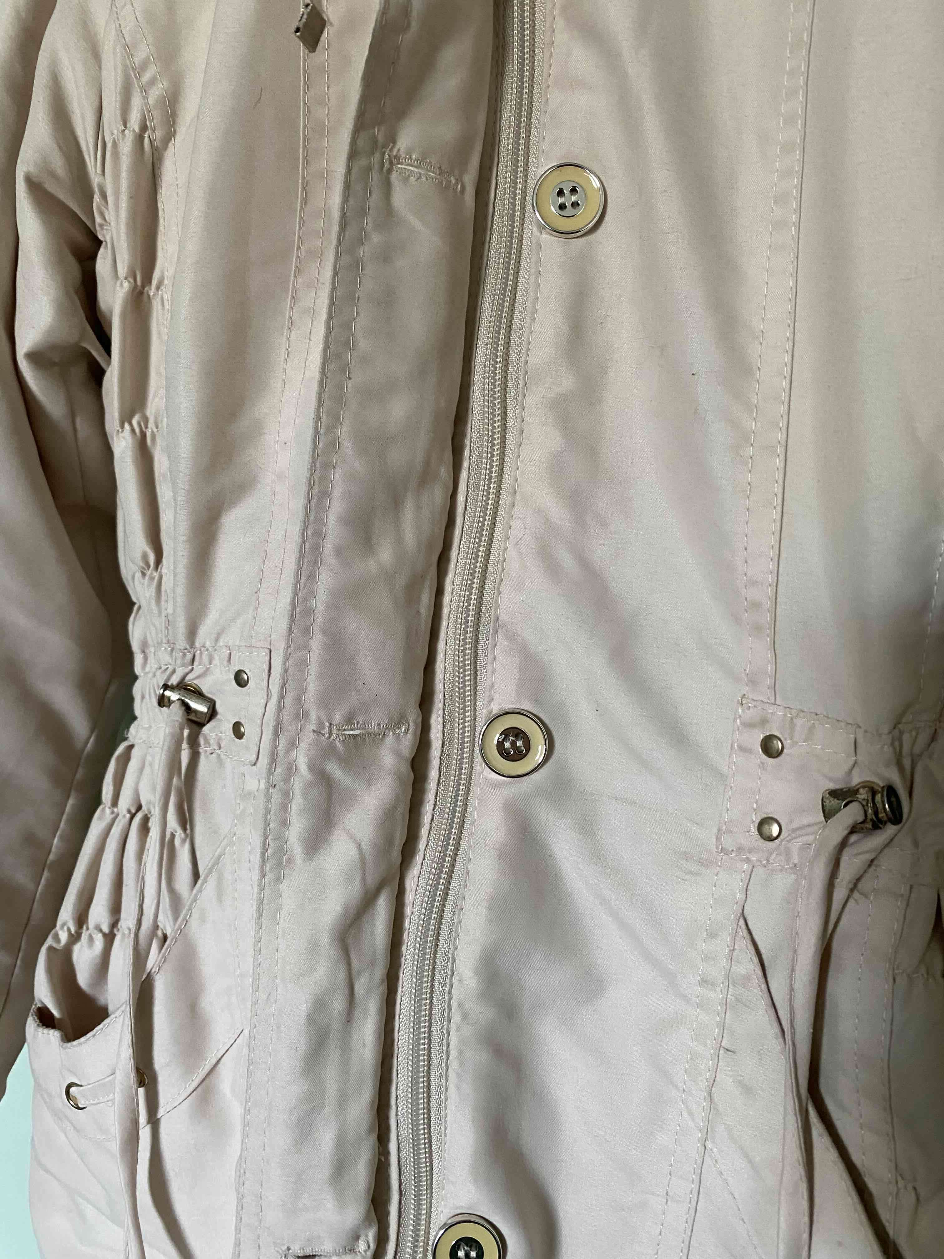 Chaqueta parka beige con cintura ajustable - miniatura 4