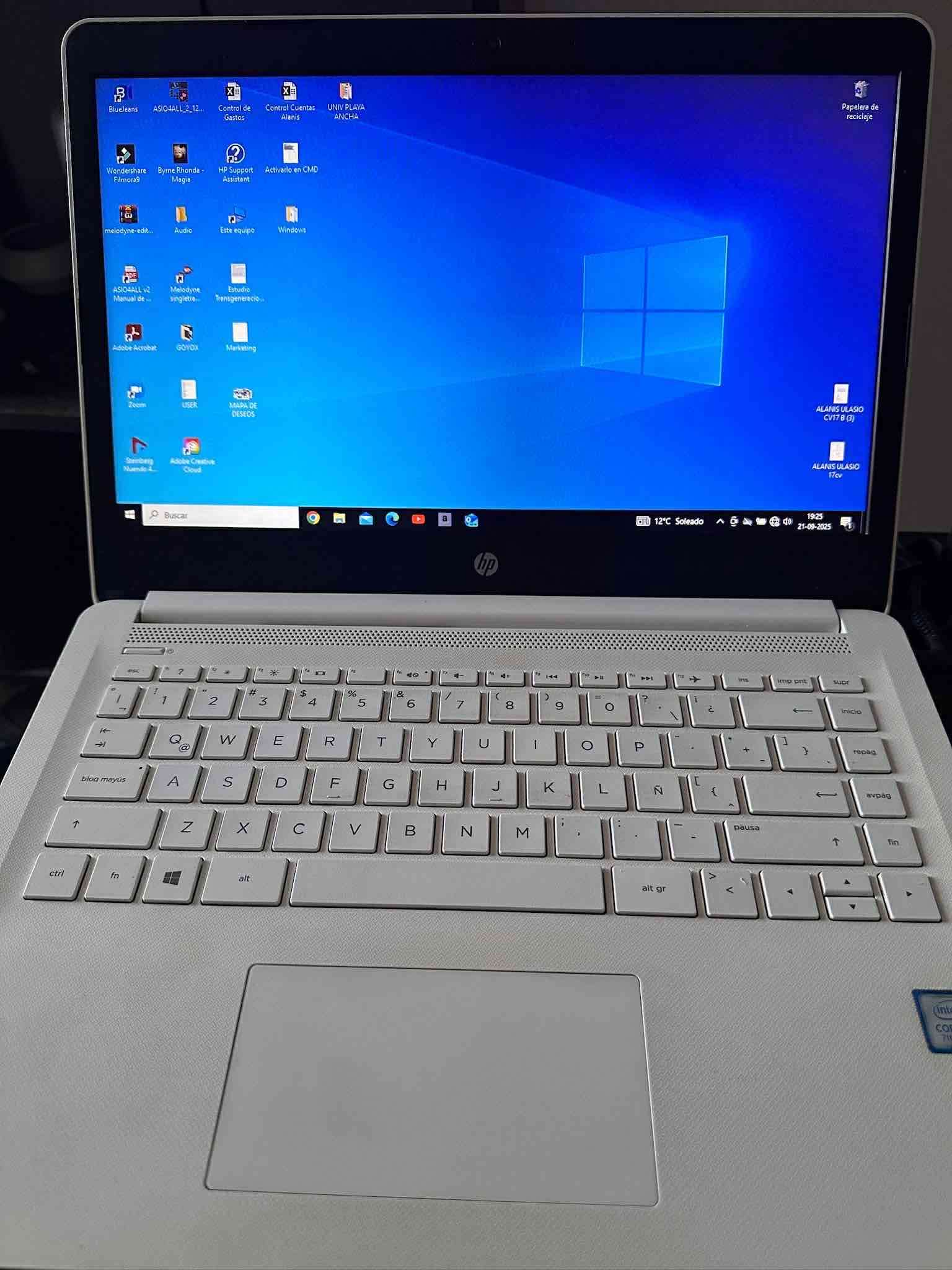 Laptop HP blanca - miniatura 2
