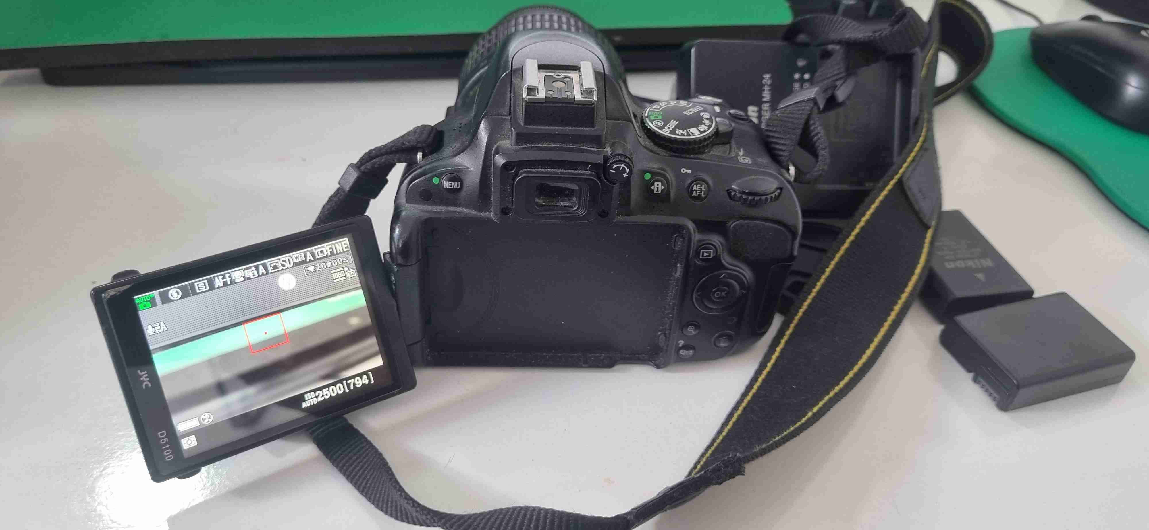 Cámara Nikon 5100DSRL con accesorios - miniatura 3