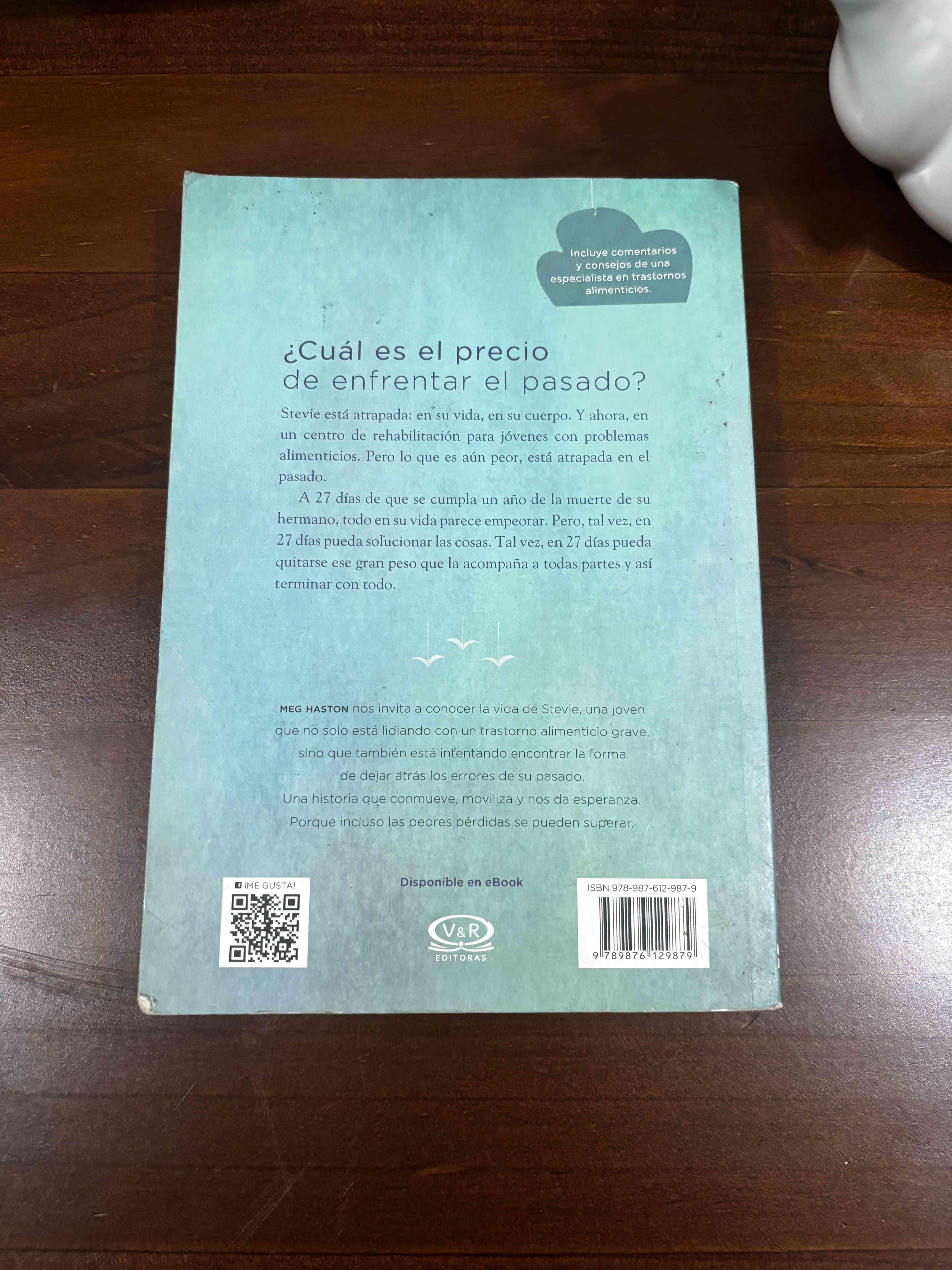 Libro 'Paperweight' por Meg Haston - miniatura 2