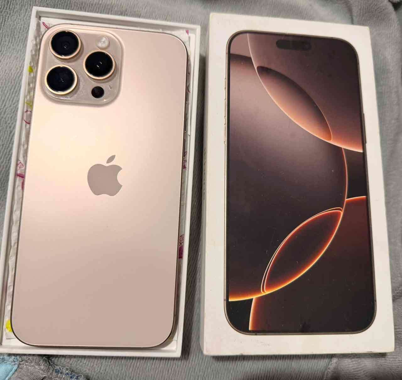 iPhone 16 Pro Max en caja original - miniatura 1