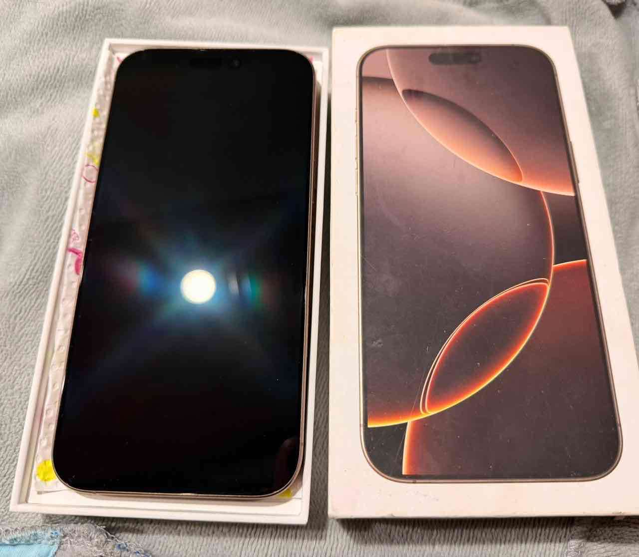 iPhone 16 Pro Max en caja original - miniatura 2