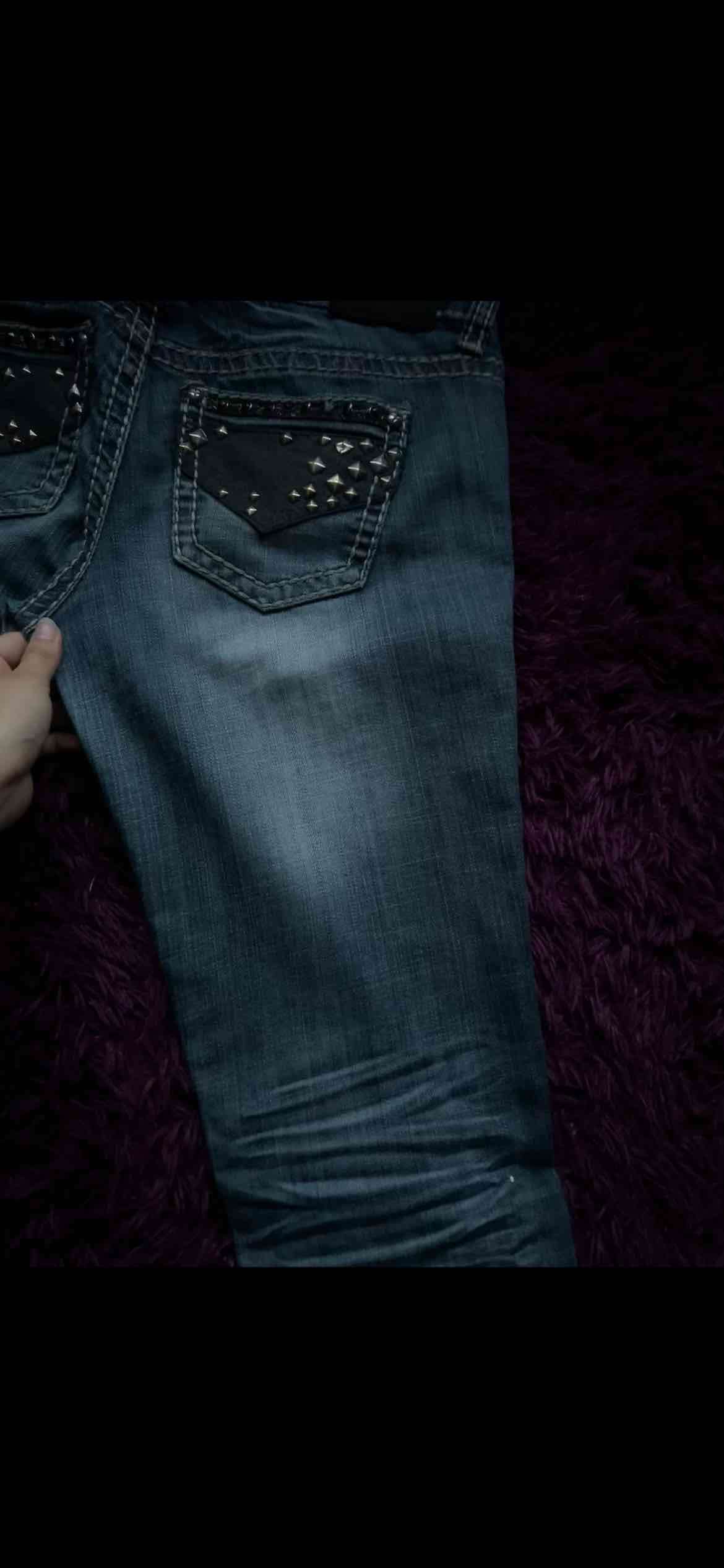 Jeans ajustados con tachas - miniatura 6