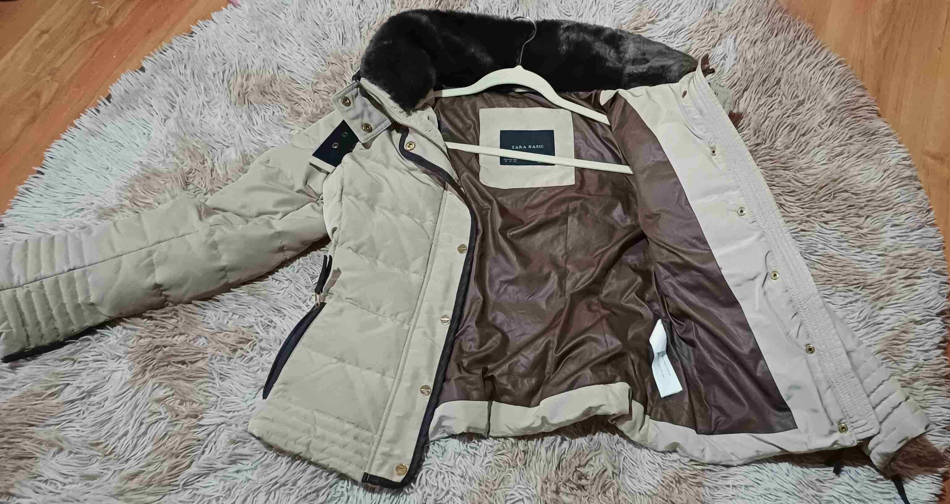 Chaqueta beige con capucha - miniatura 2