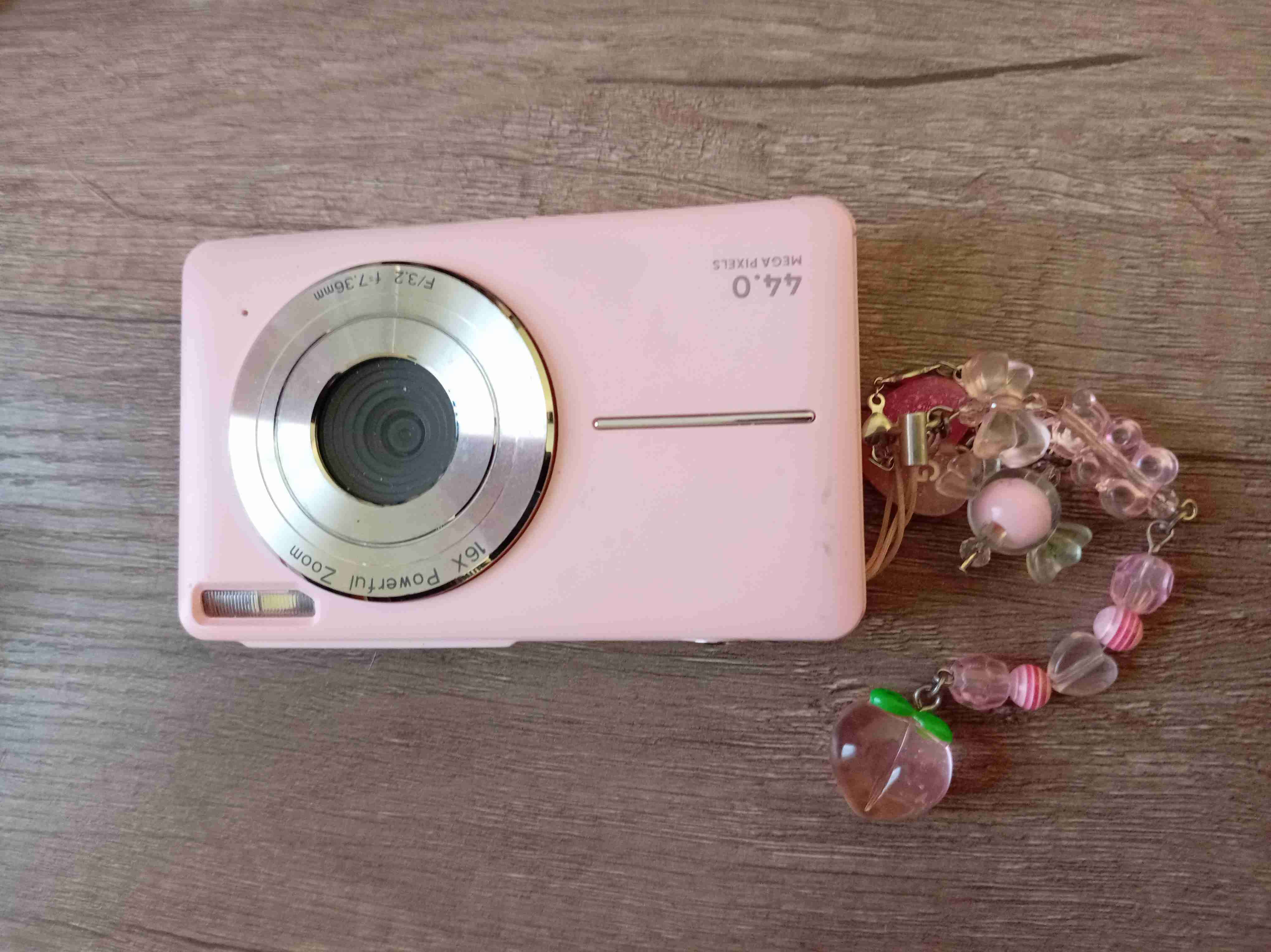 Cámara digital kawaii rosa - miniatura 1