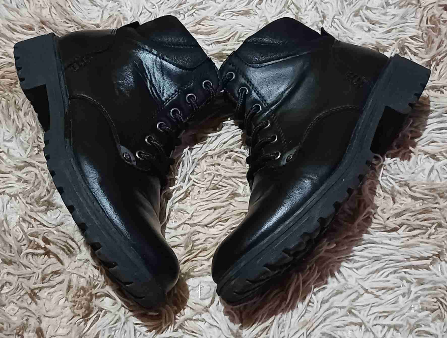 Botas negras de cuero - miniatura 2