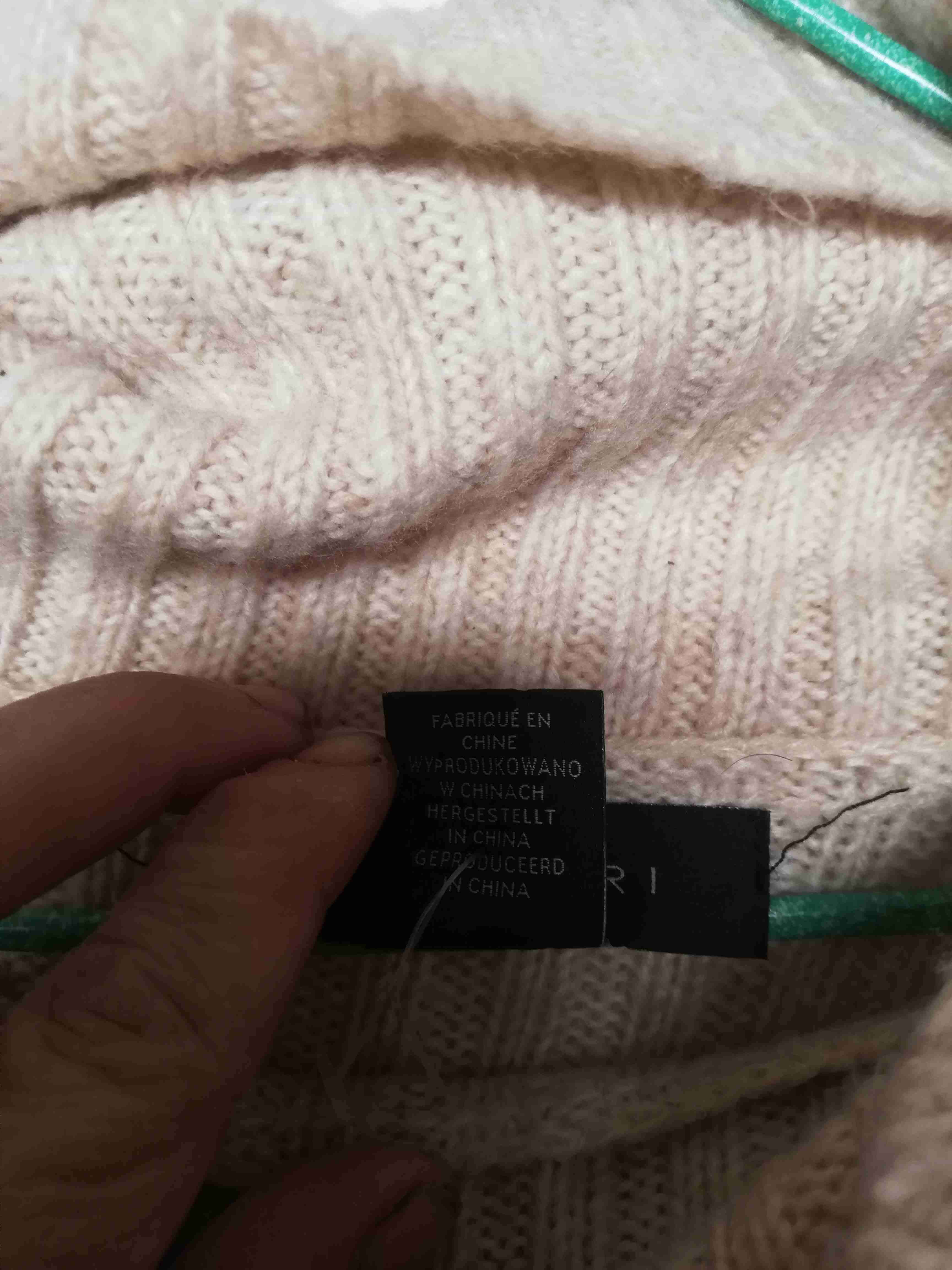 Suéter beige de cuello alto - miniatura 3