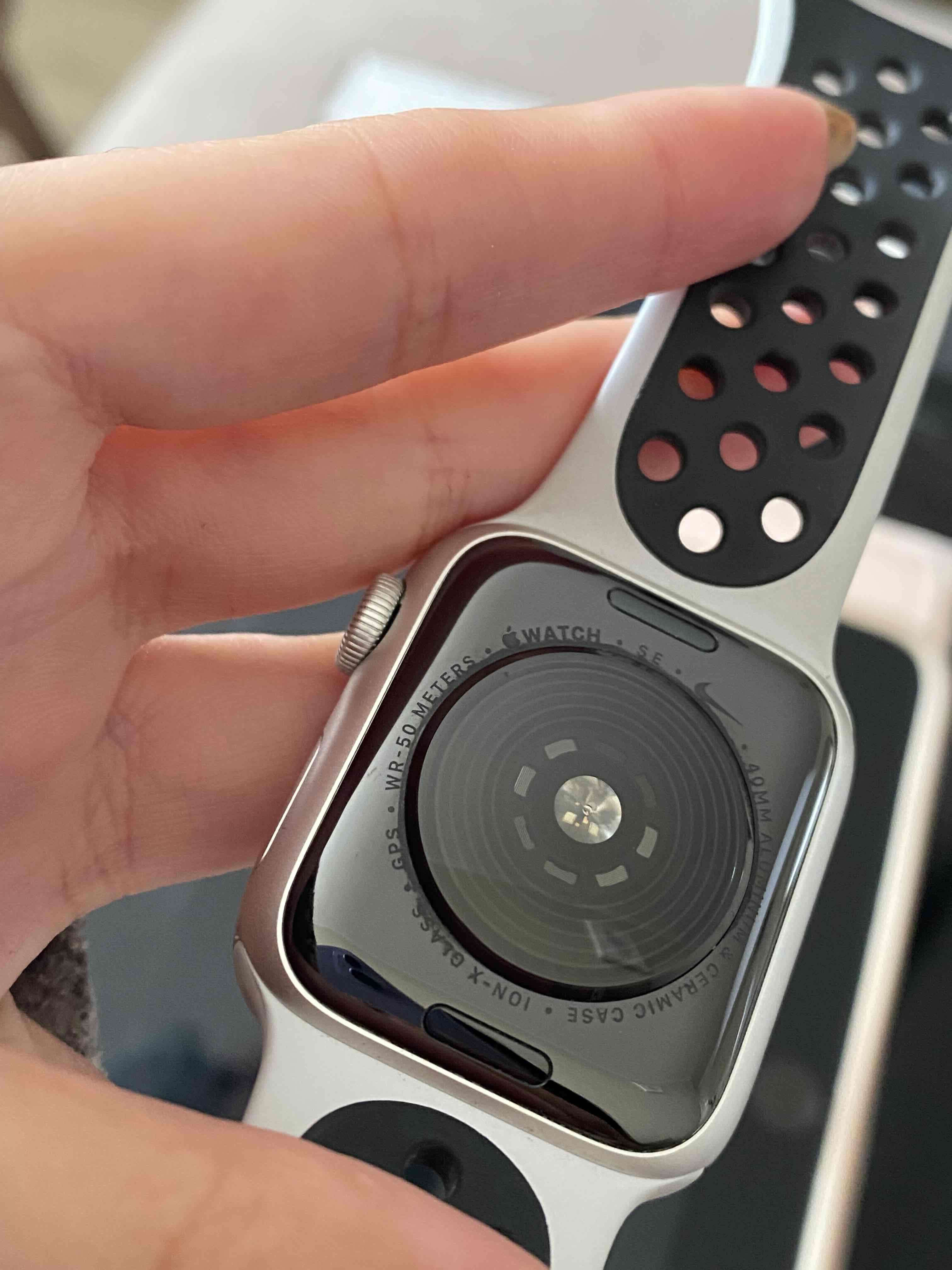 Vendo Apple Watch SE Nike de 40m - miniatura 2