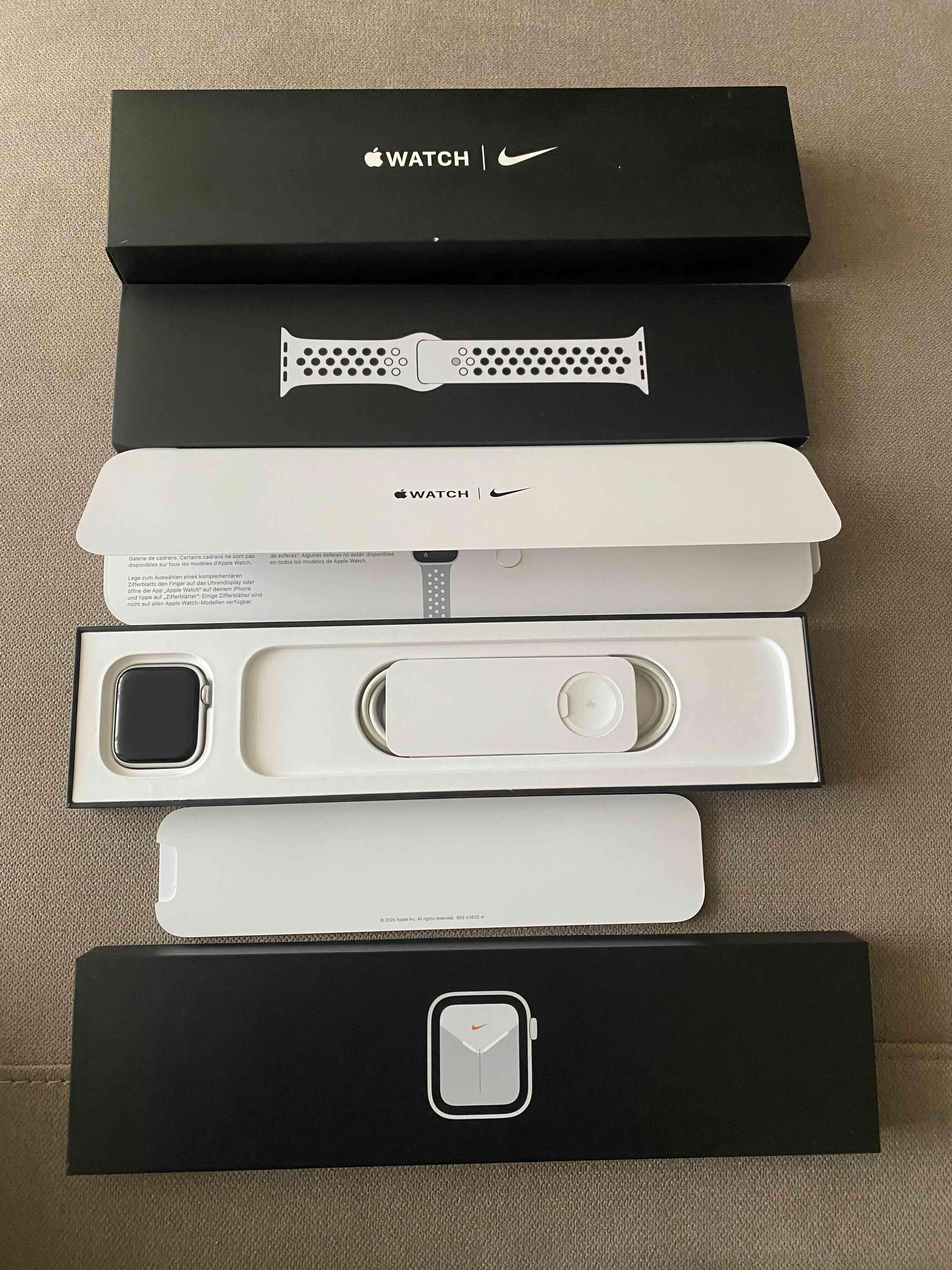 Vendo Apple Watch SE Nike de 40m - miniatura 3