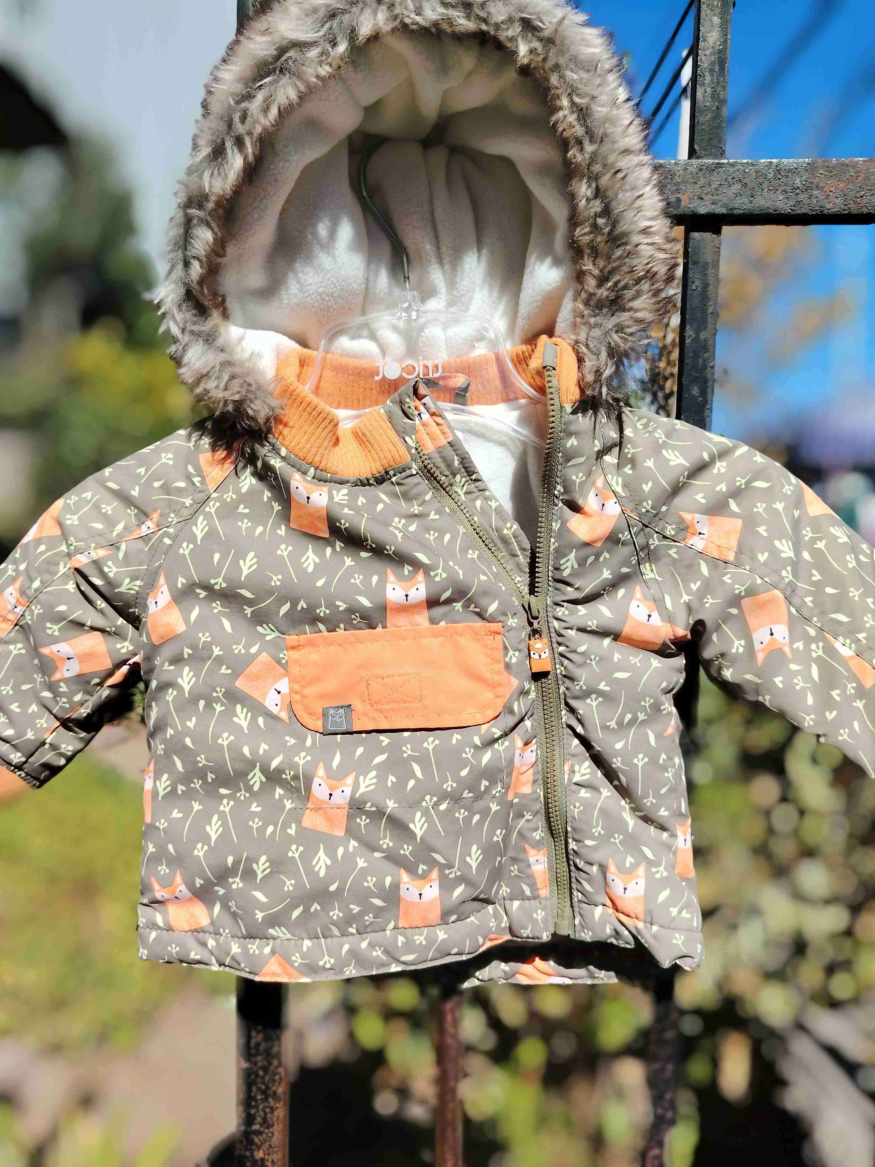 Chaqueta infantil con capucha
