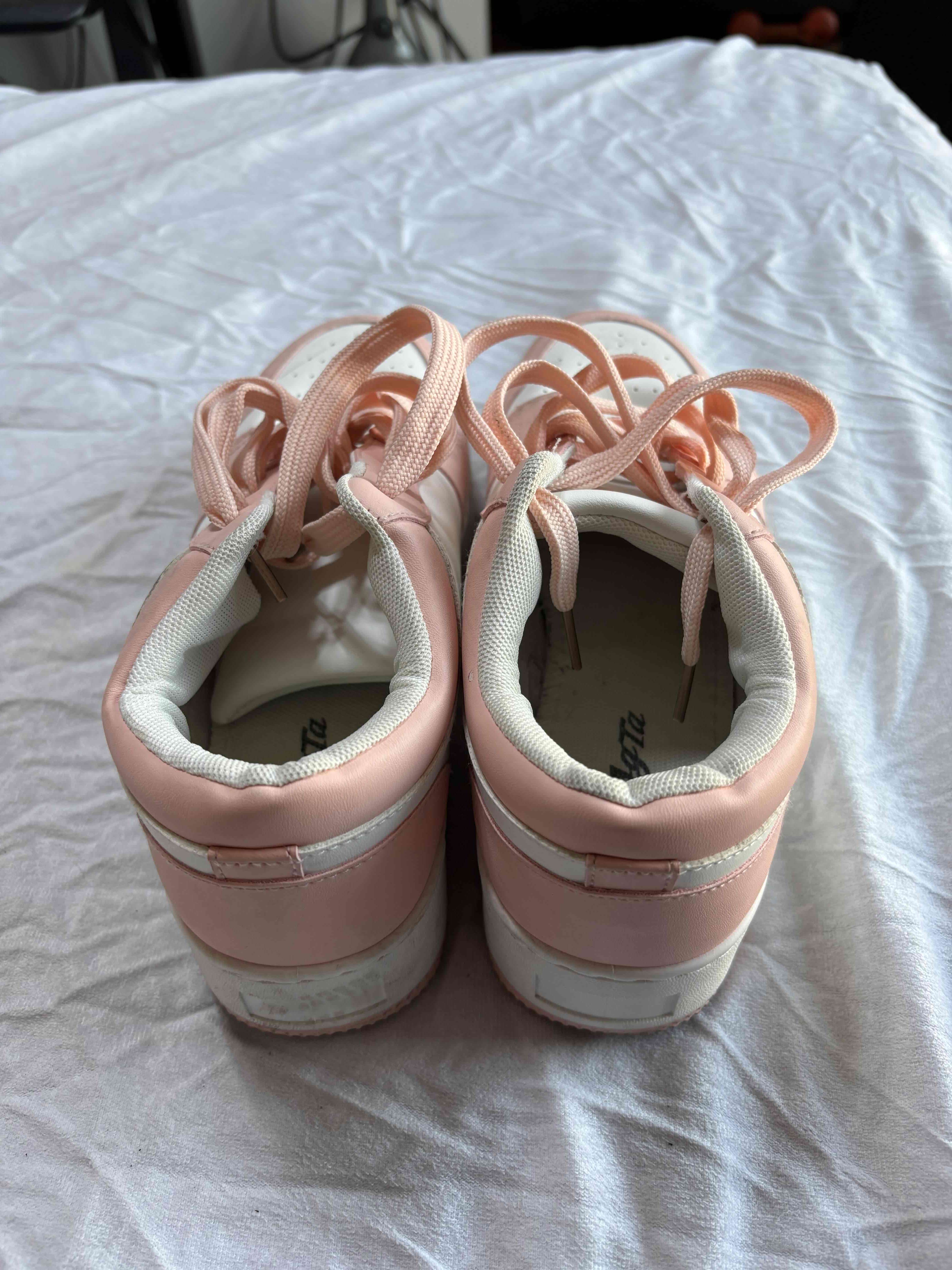 Zapatillas rosadas con blanco - miniatura 2