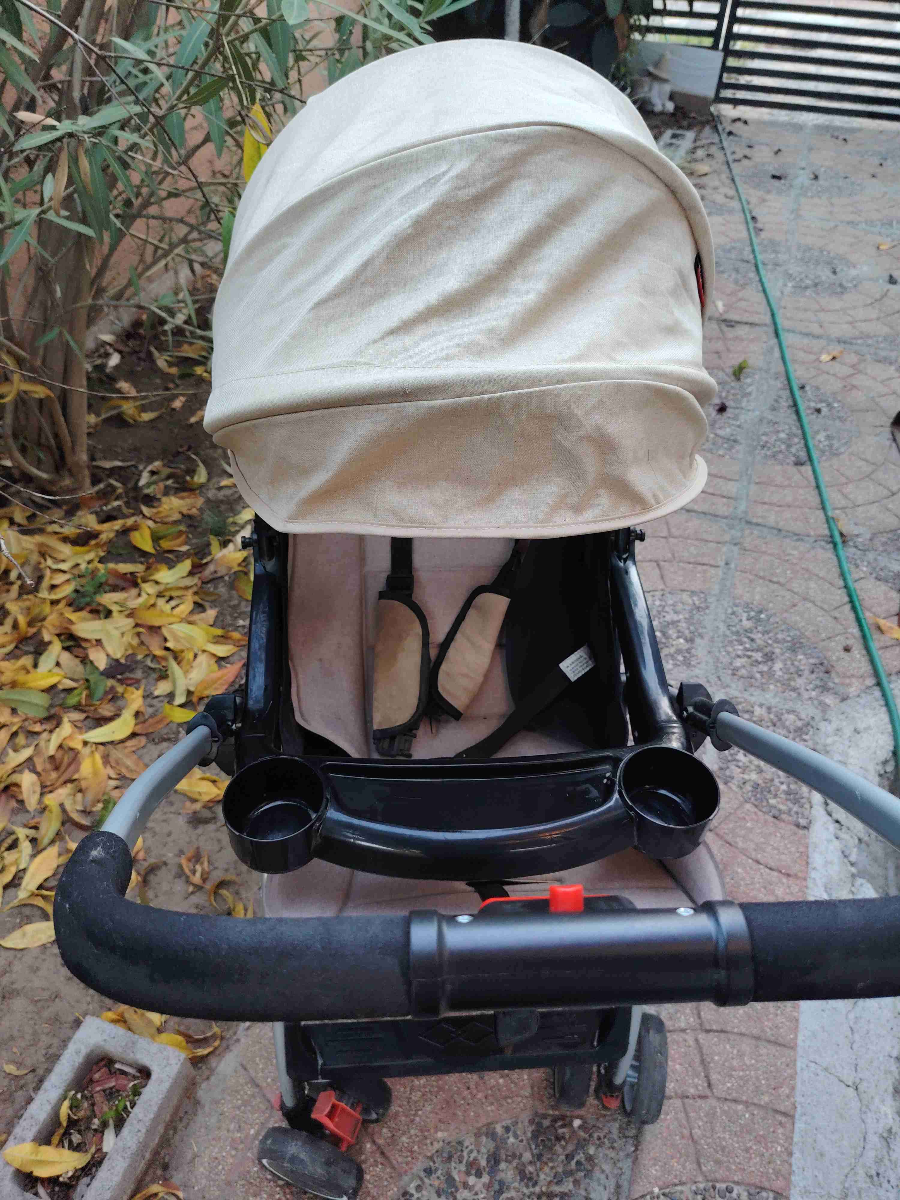 Coche de bebé plegable beige - miniatura 2