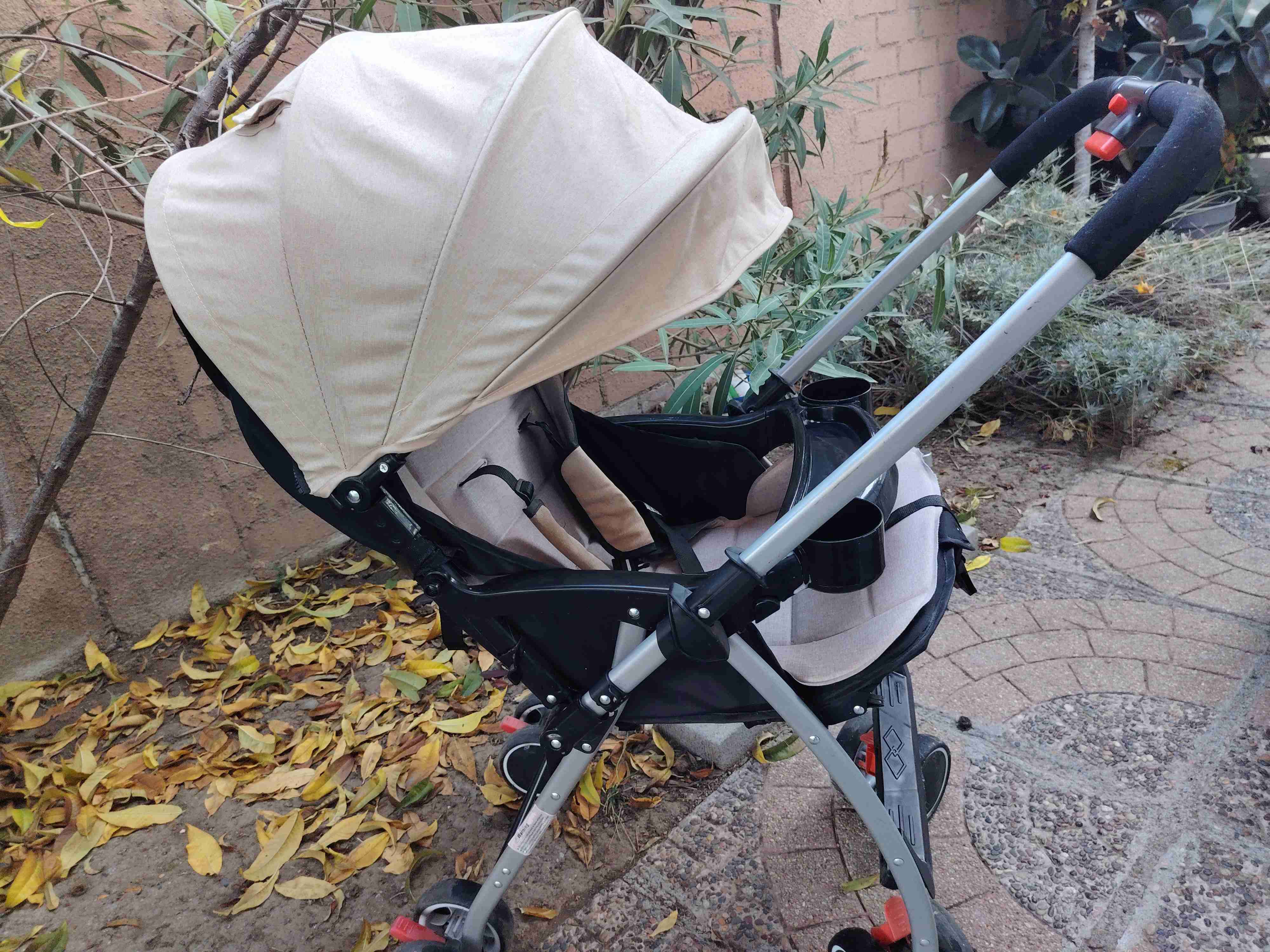 Coche de bebé plegable beige - miniatura 4