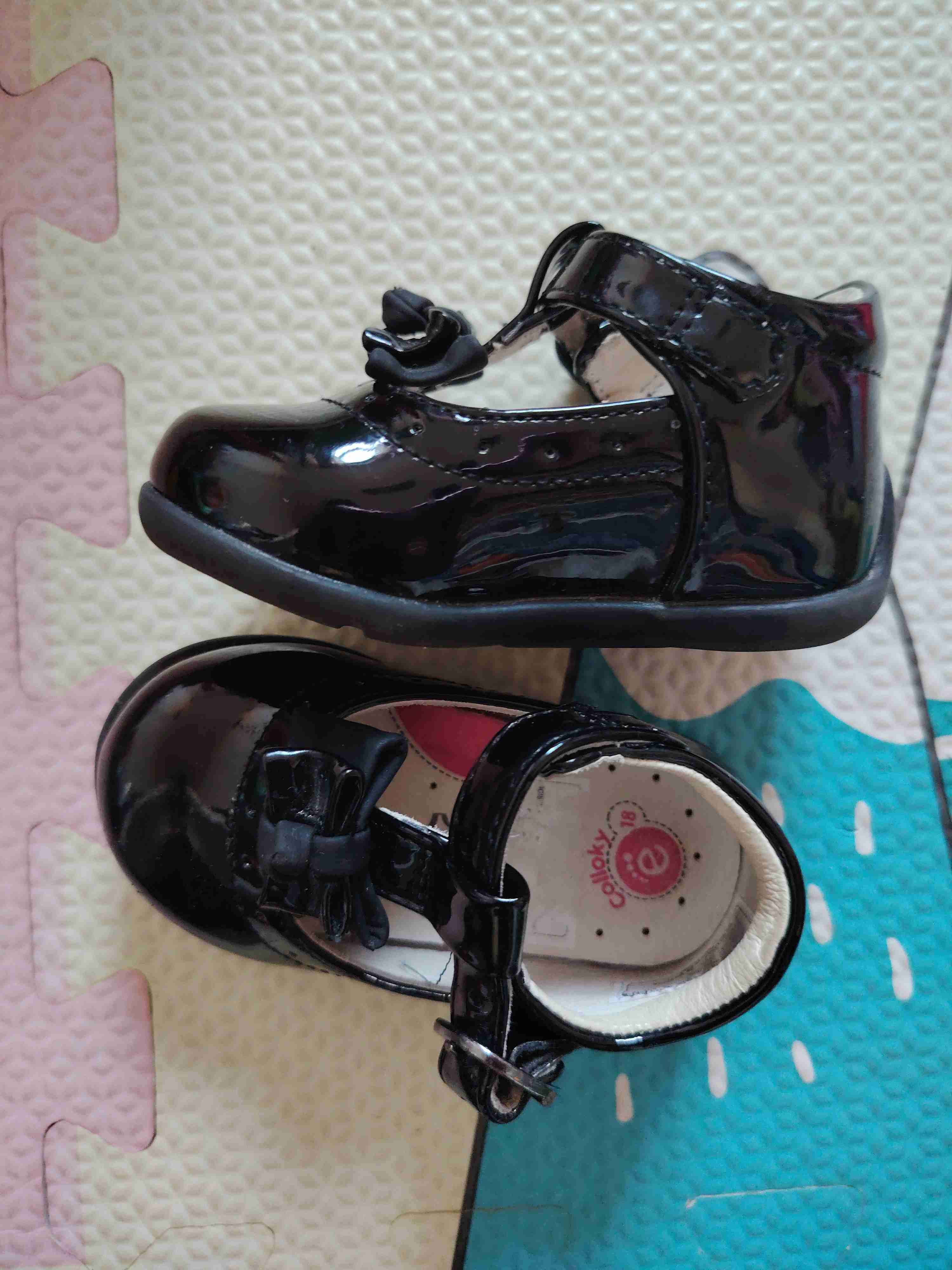 Zapatos de bebé negros brillantes - miniatura 2