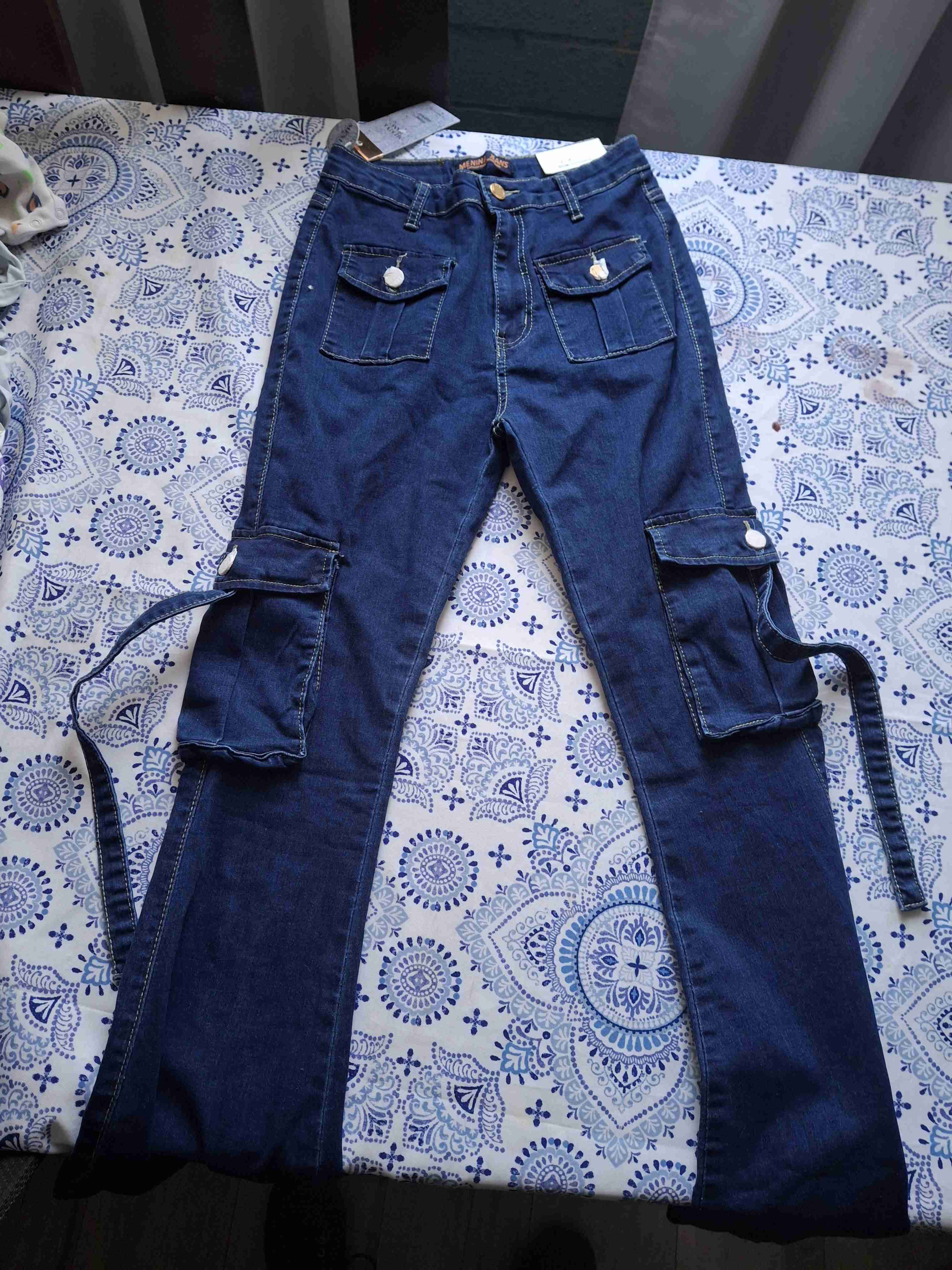 Jeans azules con bolsillos