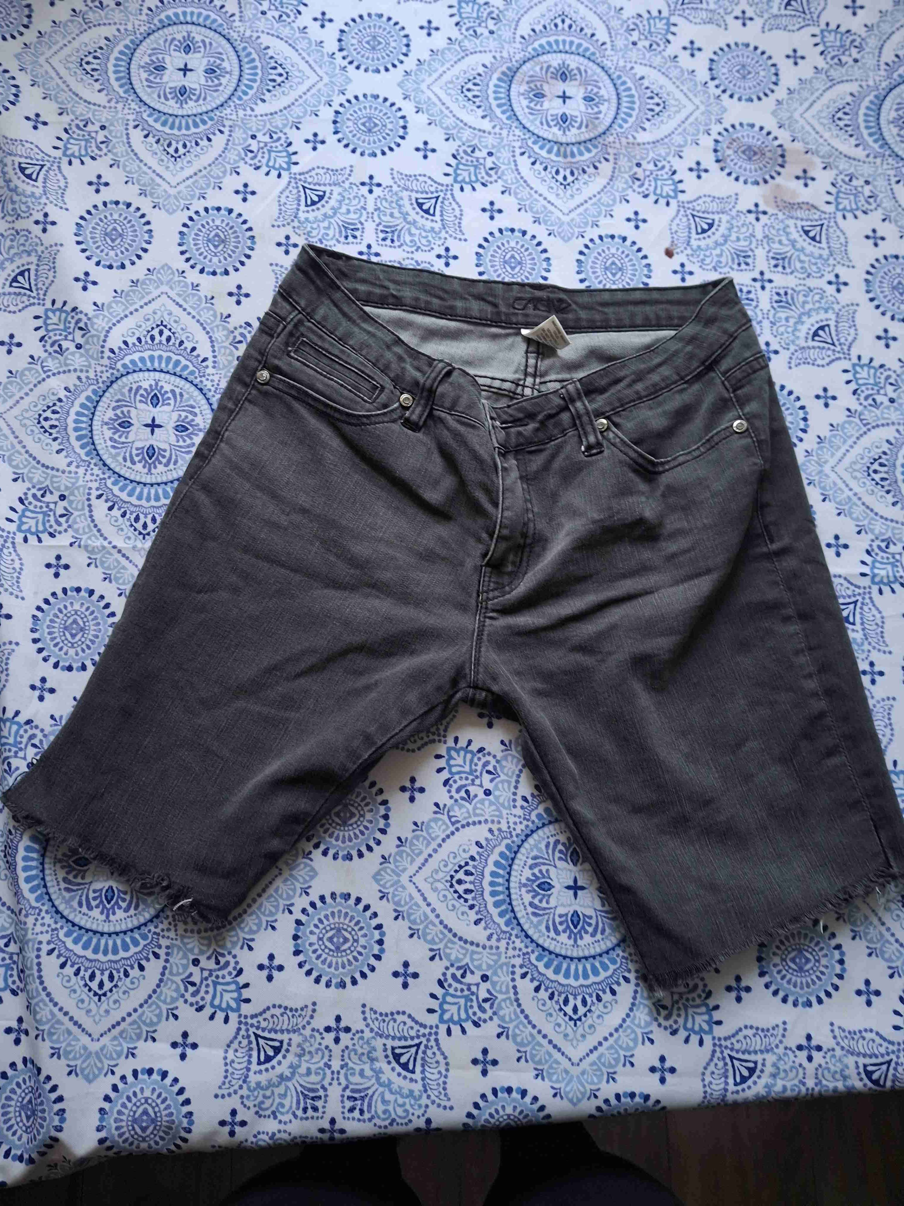 Shorts grises de mezclilla