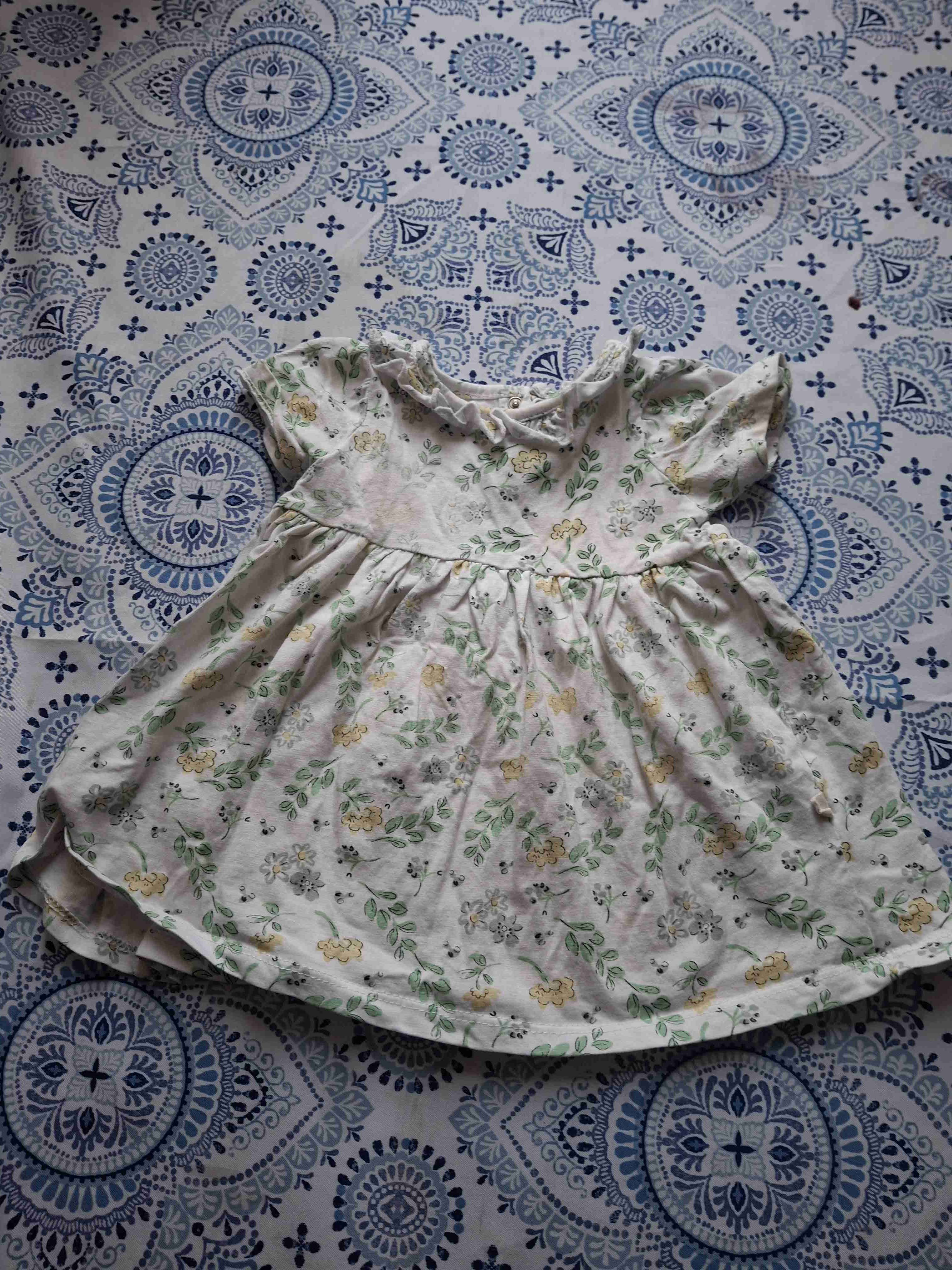 Vestido floral de niña