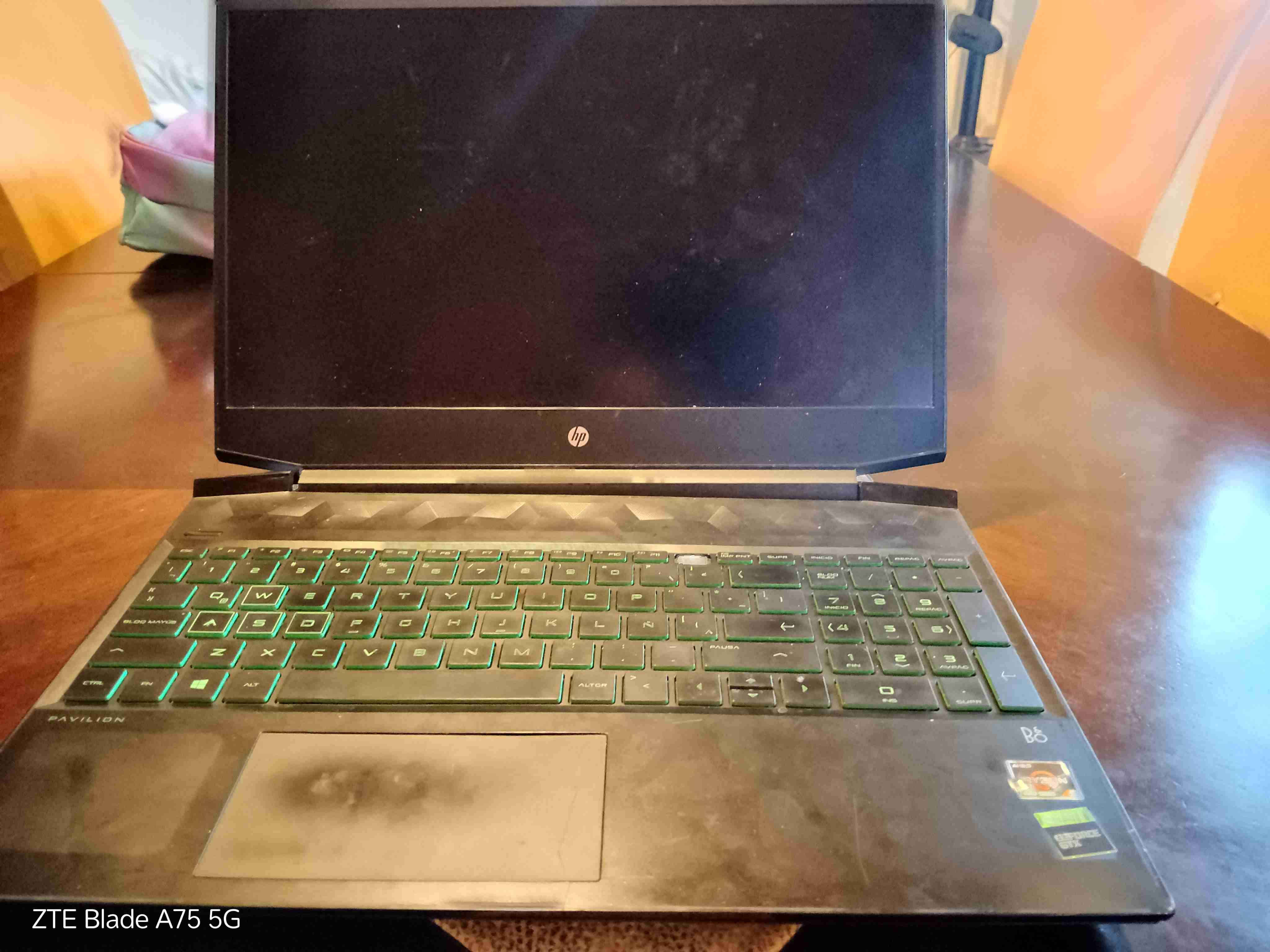 Laptop HP Pavilion 15.6 pulgadas - miniatura 2