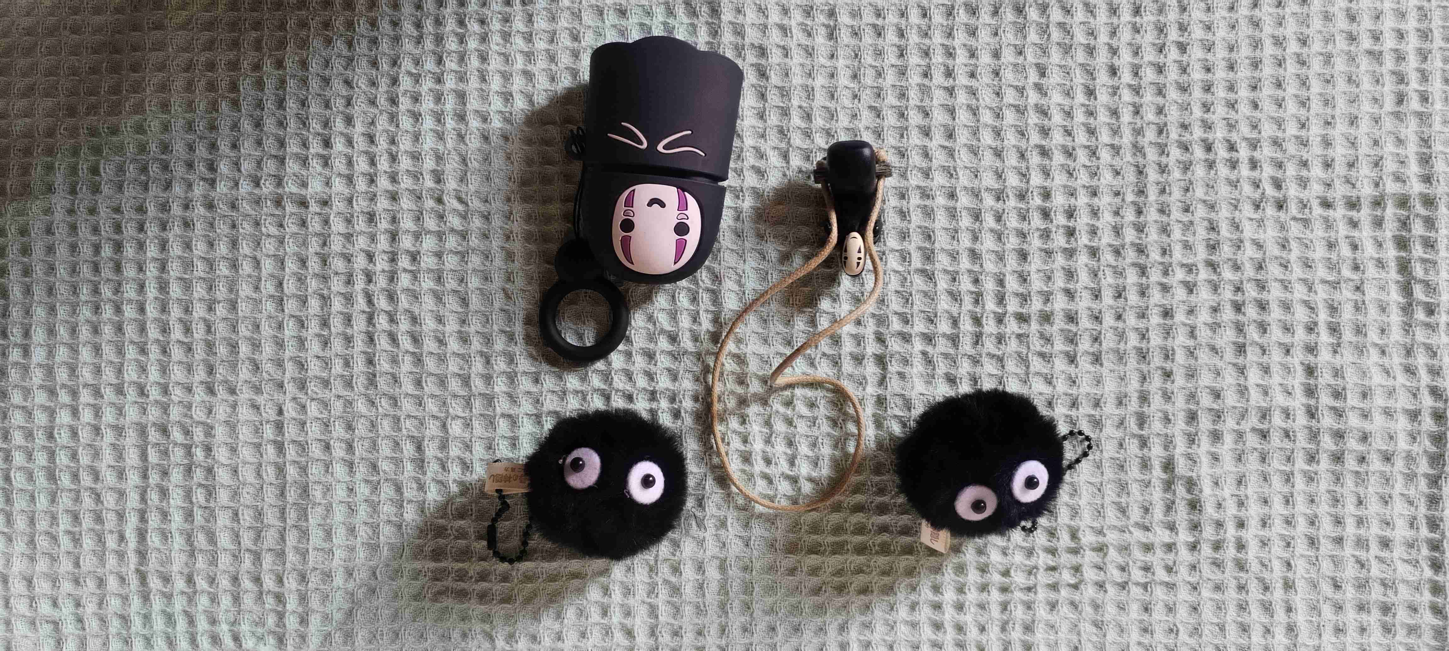 Set de llaveros No-Face y Pelusas Negras - miniatura 3