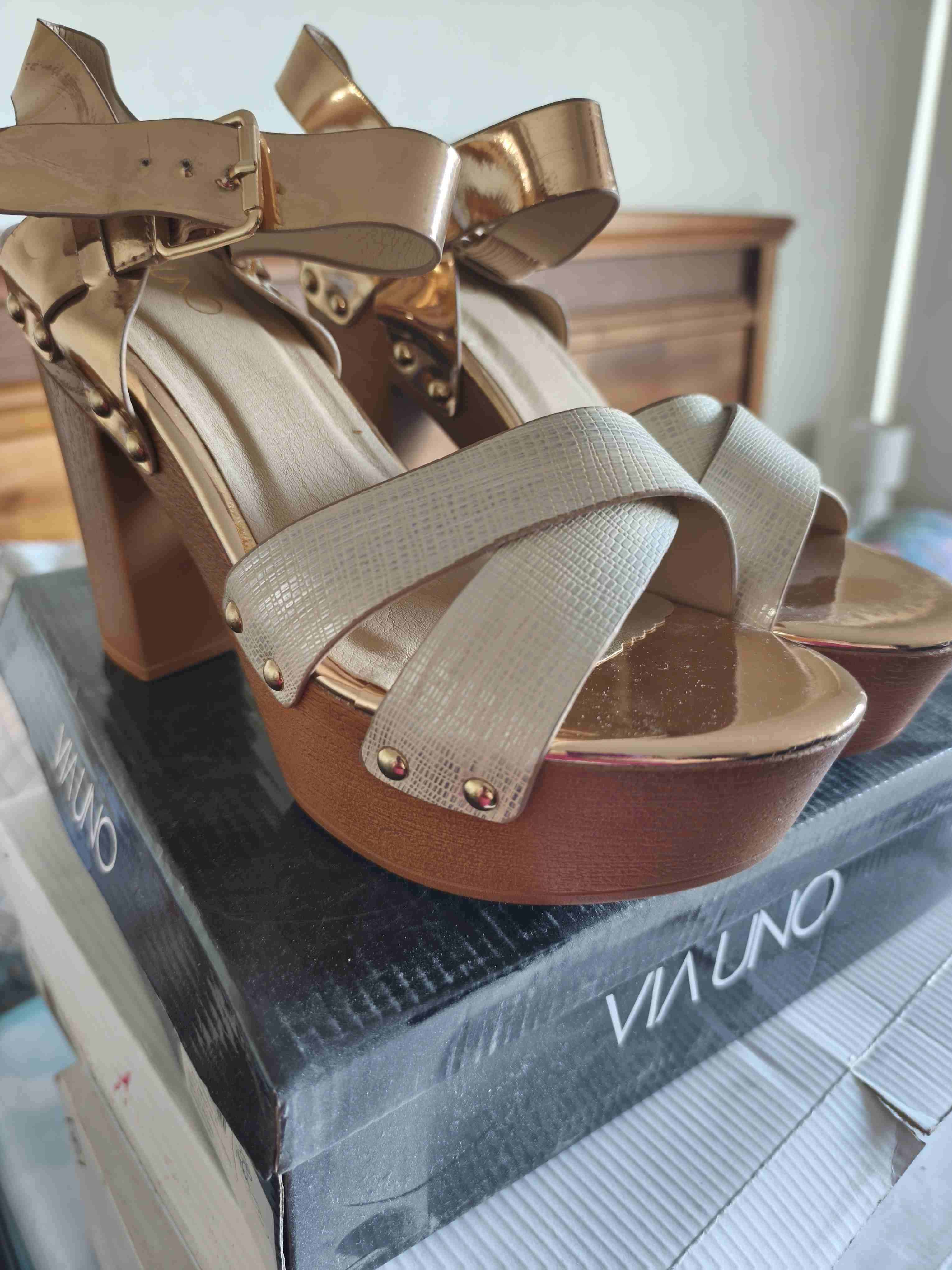 Tacones dorados Via Uno - miniatura 3
