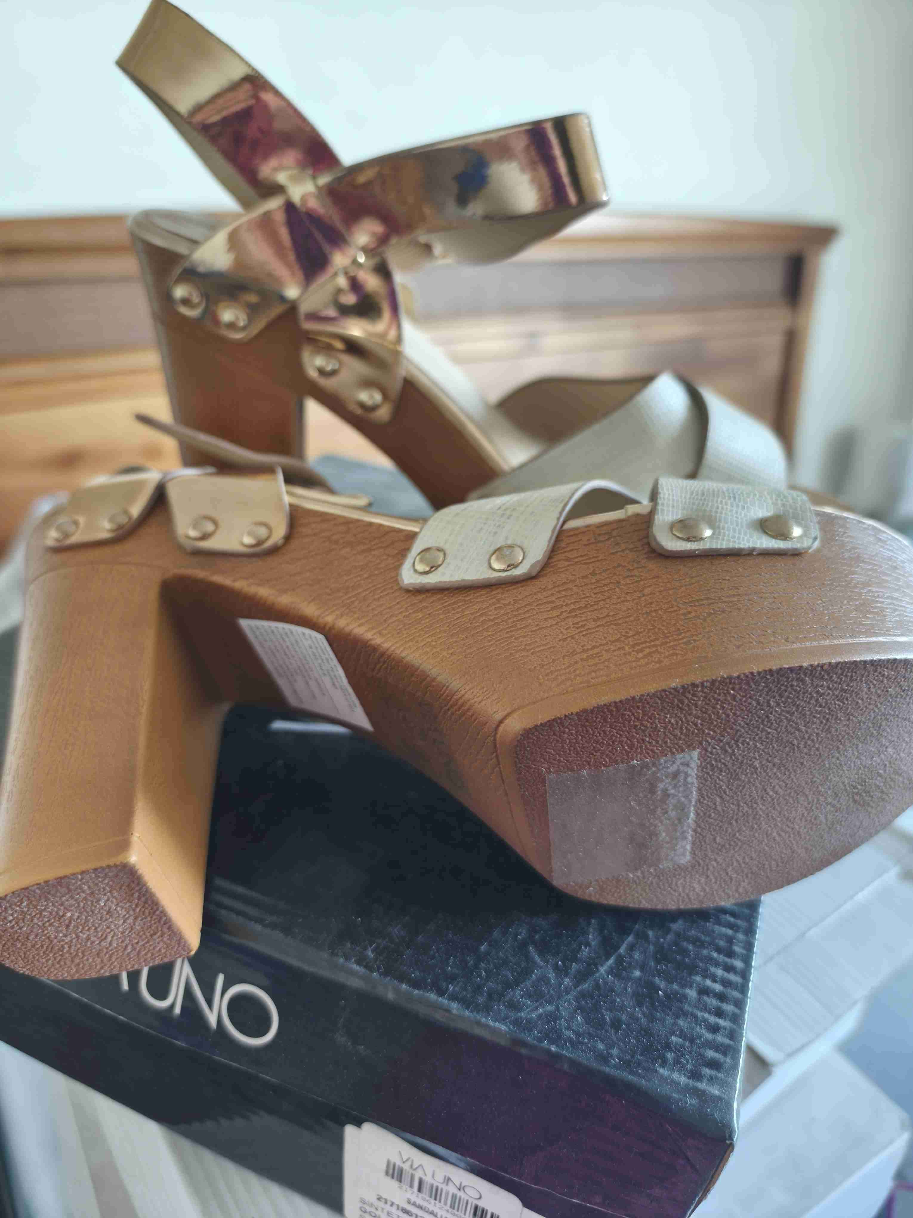 Tacones dorados Via Uno - miniatura 4