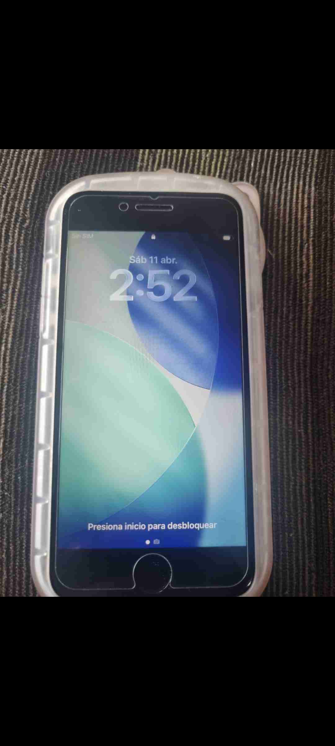 Celular con carcasa protectora - miniatura 1
