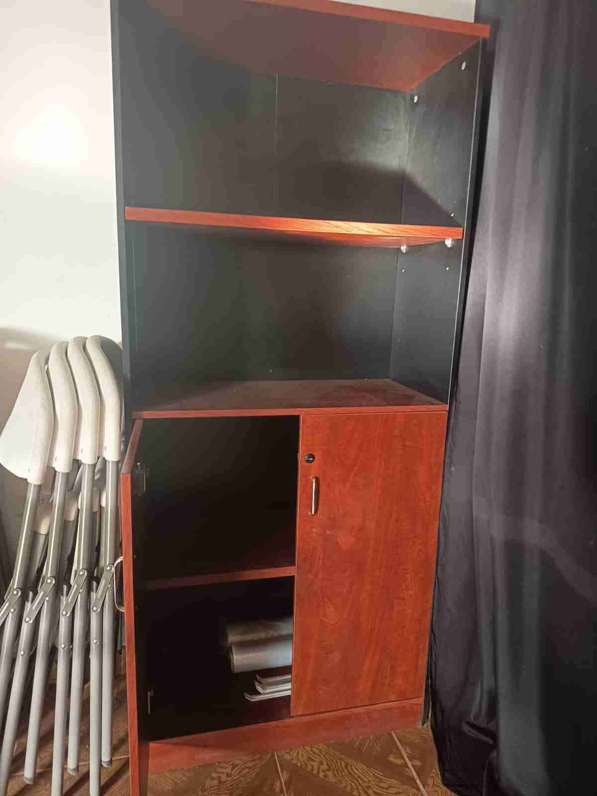Estante de madera con puertas - miniatura 4