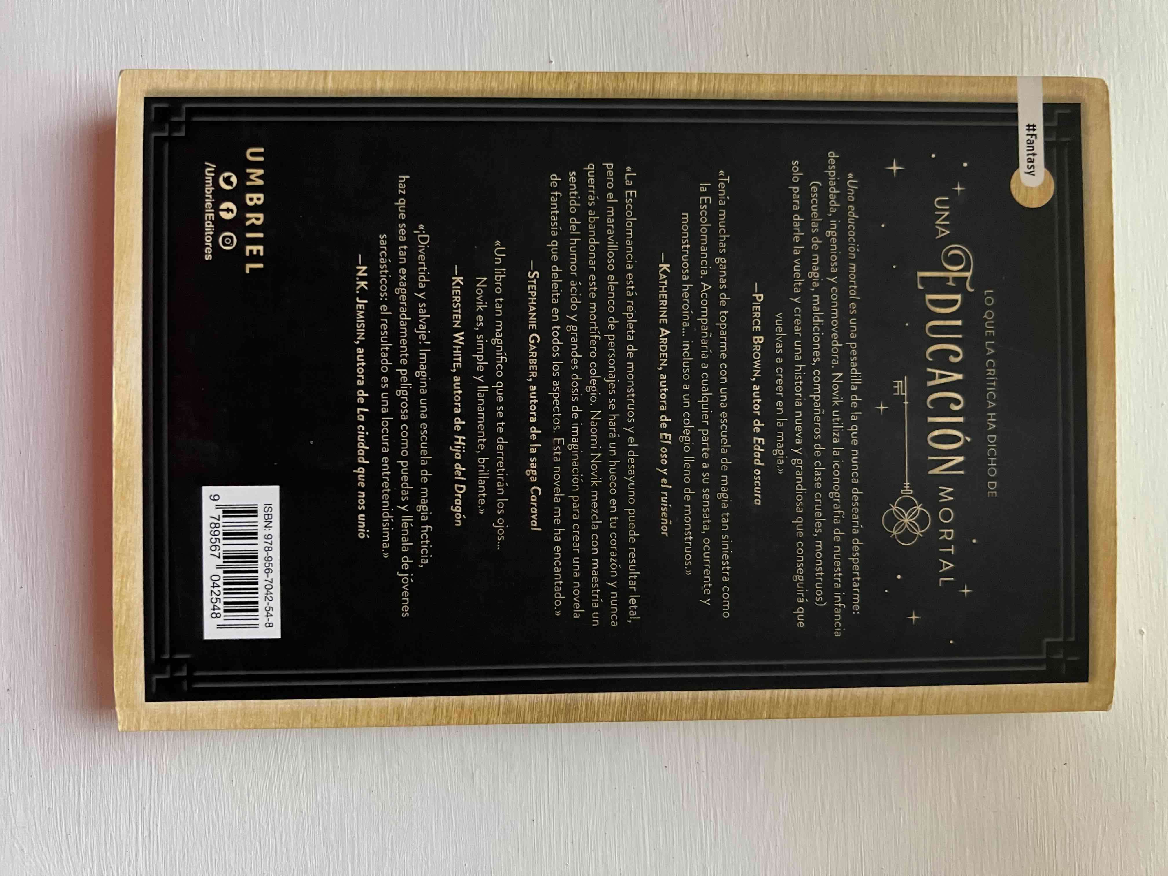 Libro 'Una Educación Mortal' - miniatura 3