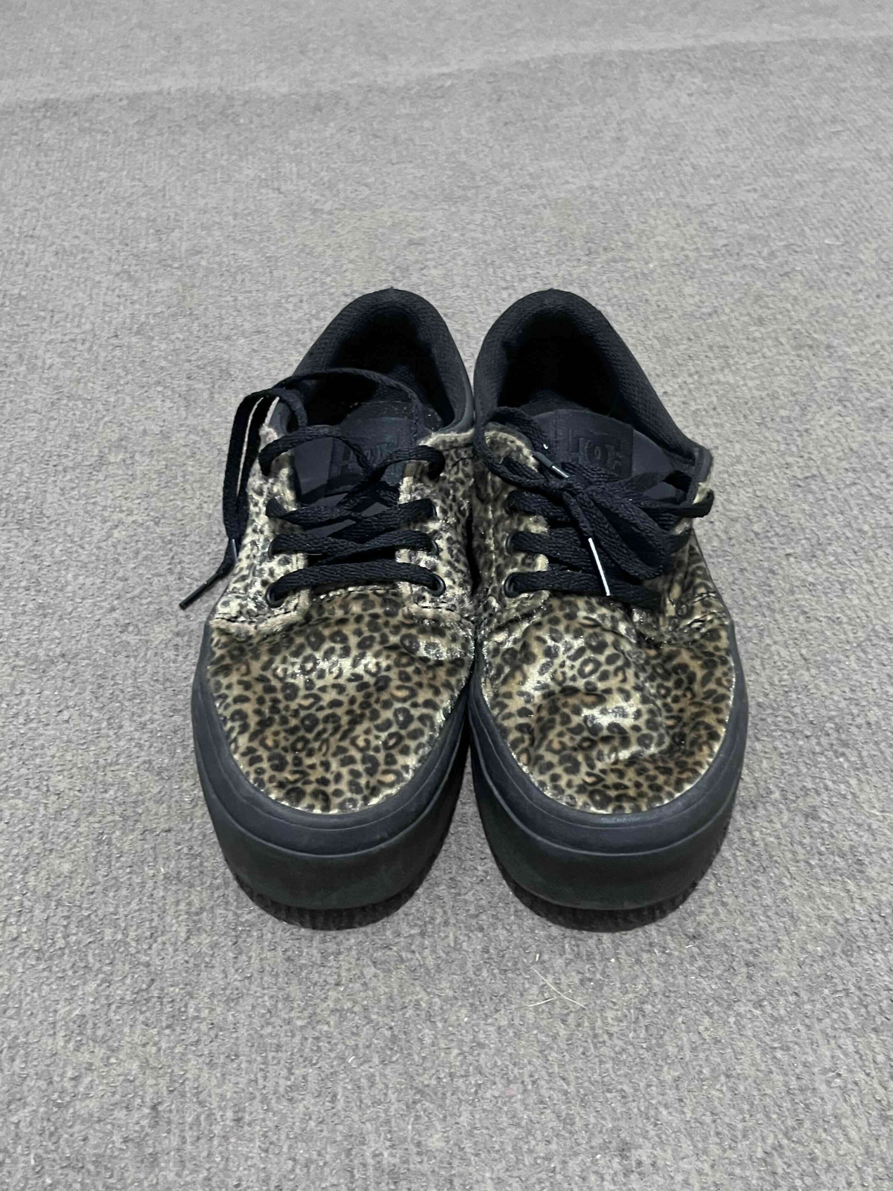 Zapatillas marca DC con estampado leopardo - miniatura 2