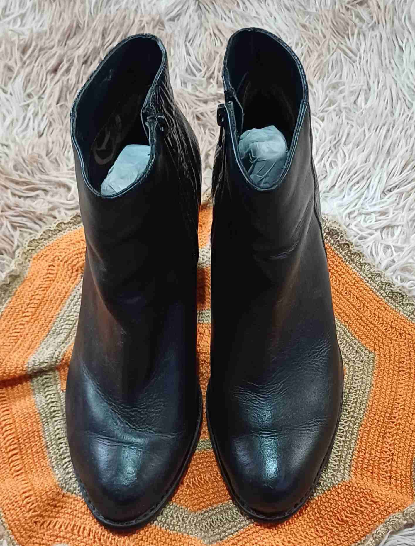 Botines negros de cuero