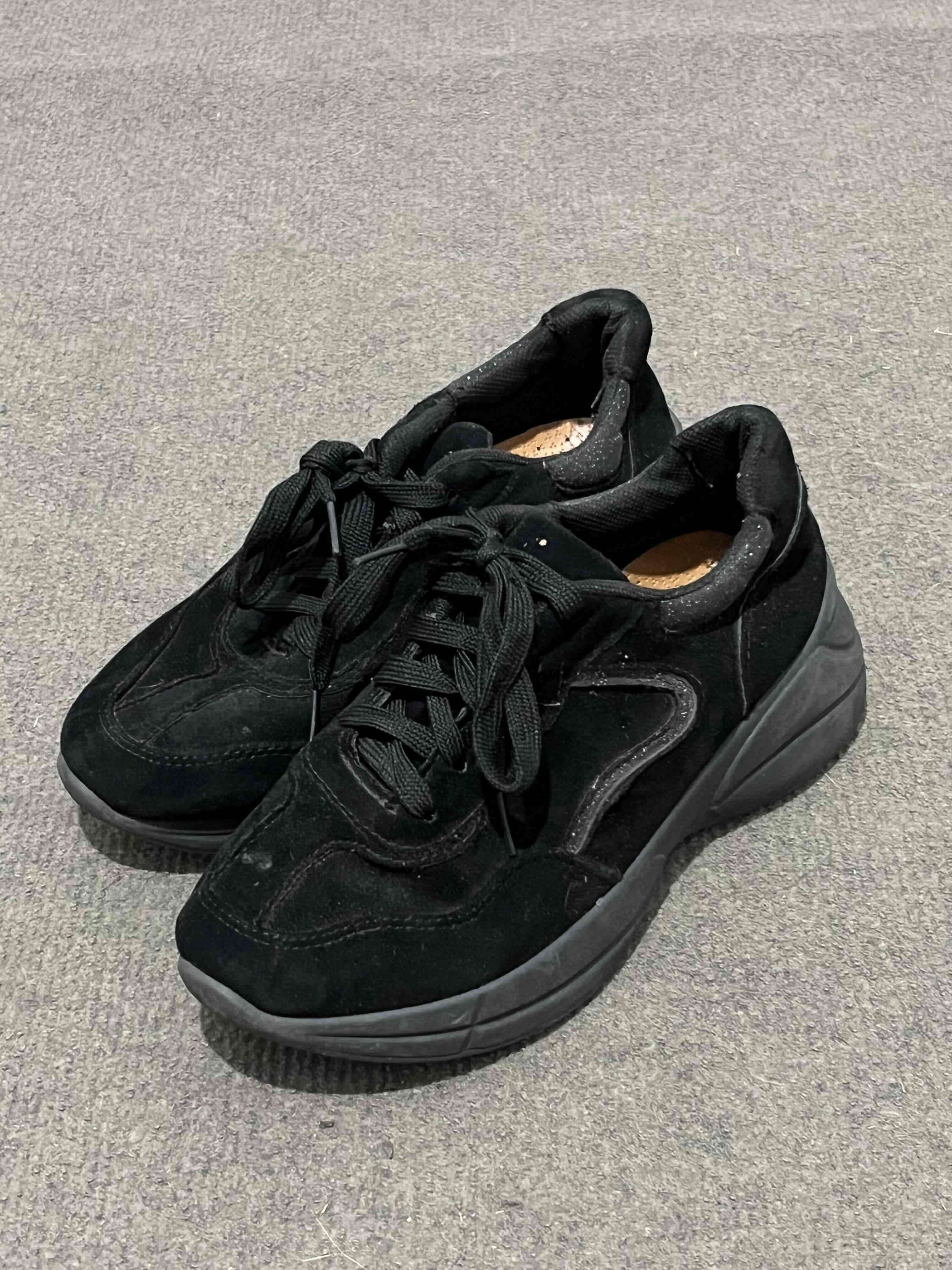 Zapatillas negras - miniatura 2