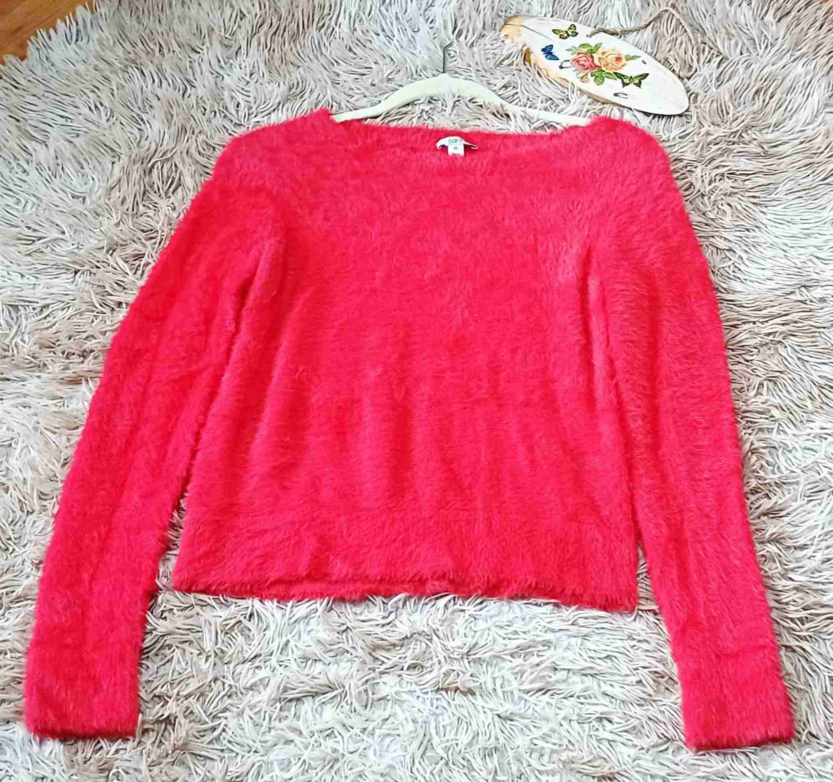 Suéter rojo peludo para mujer