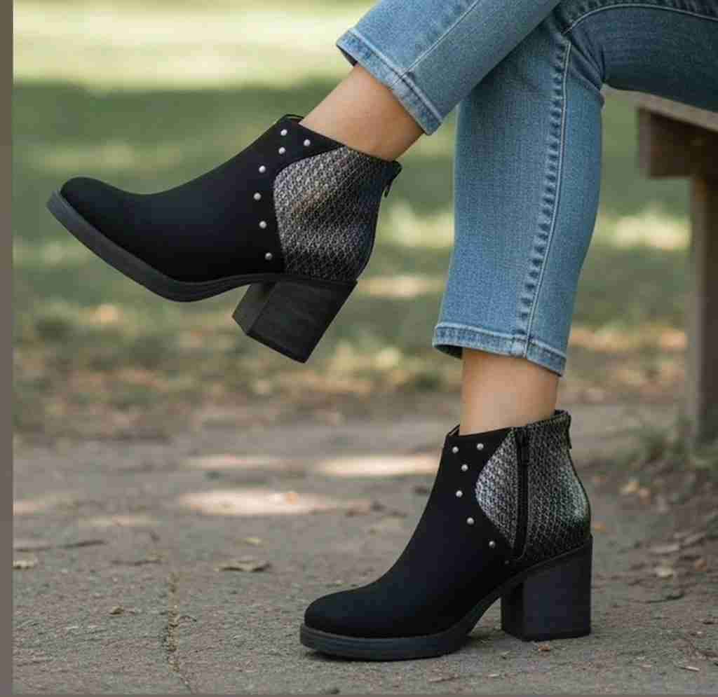 Botas negras con forro polar - miniatura 4